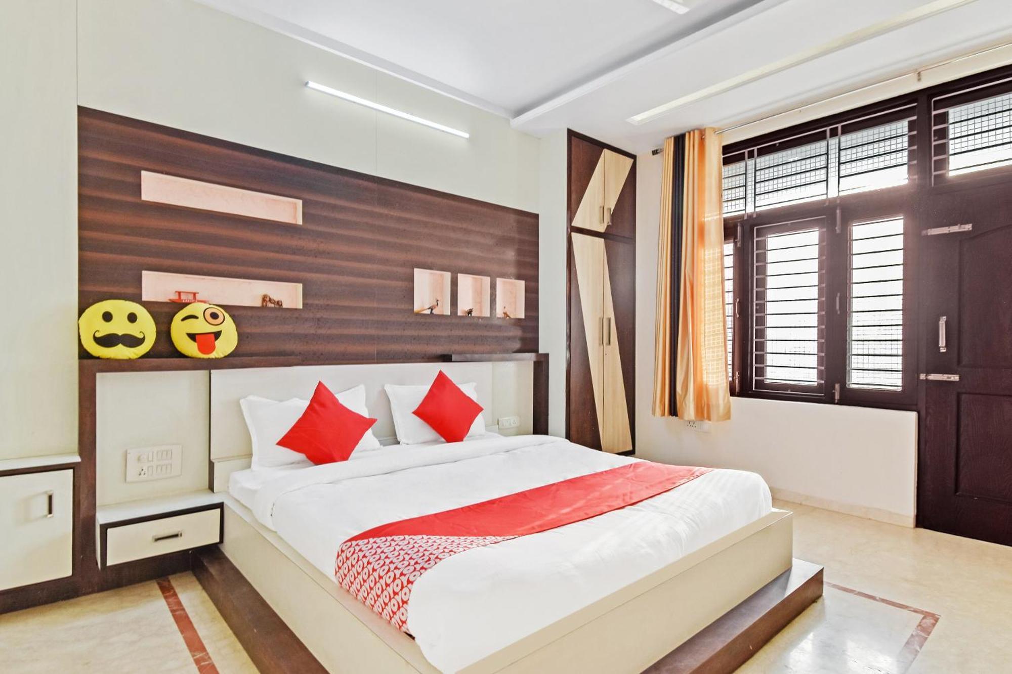 O Ekansh Palace Hotel
