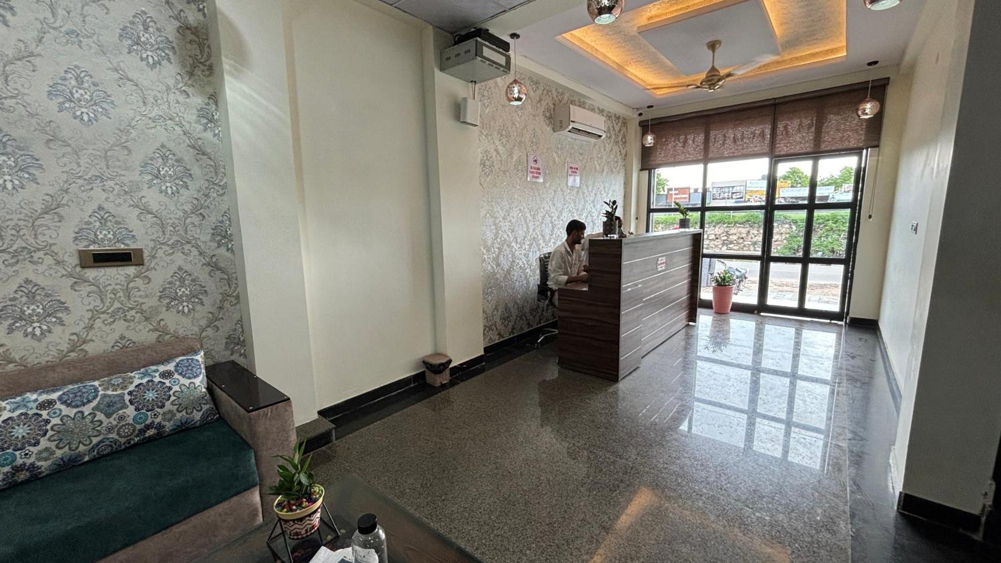 Hotel Down Town Jaipur