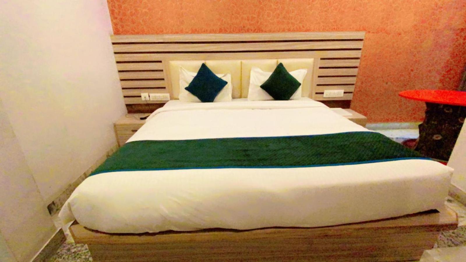 Airport View Hotel 3*
