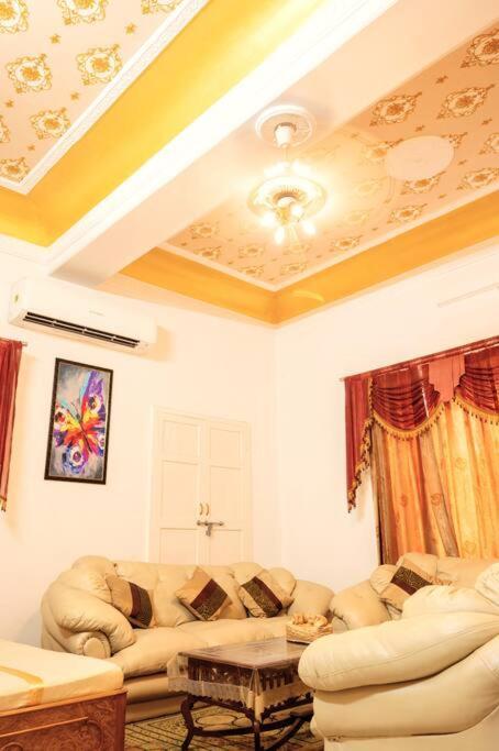 Apartment The Lotus Comfort Beds On M I Road *