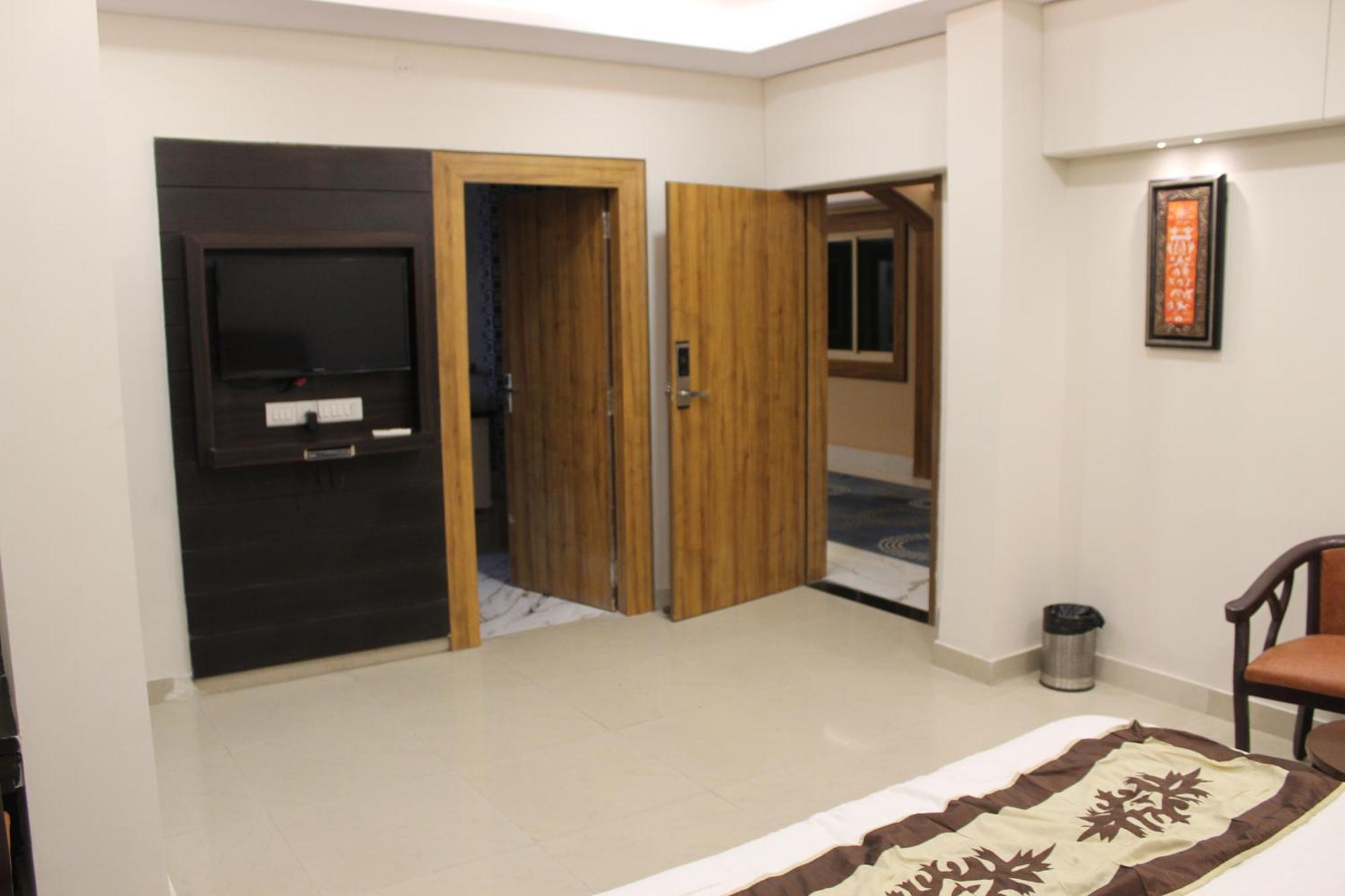 Joypur Bansi Resort *