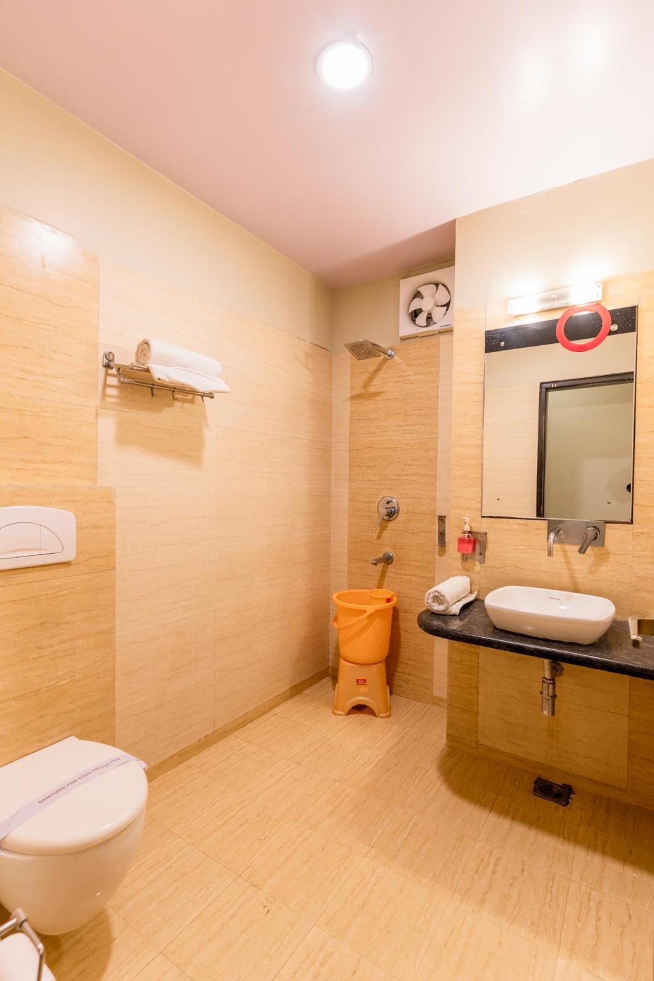 Hotel Aroma Residency