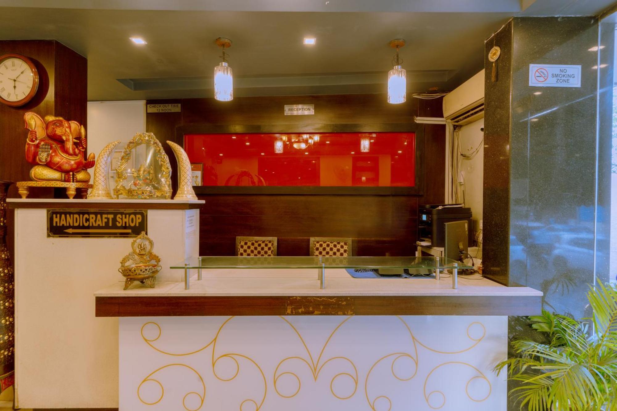 Hotel Aroma Residency