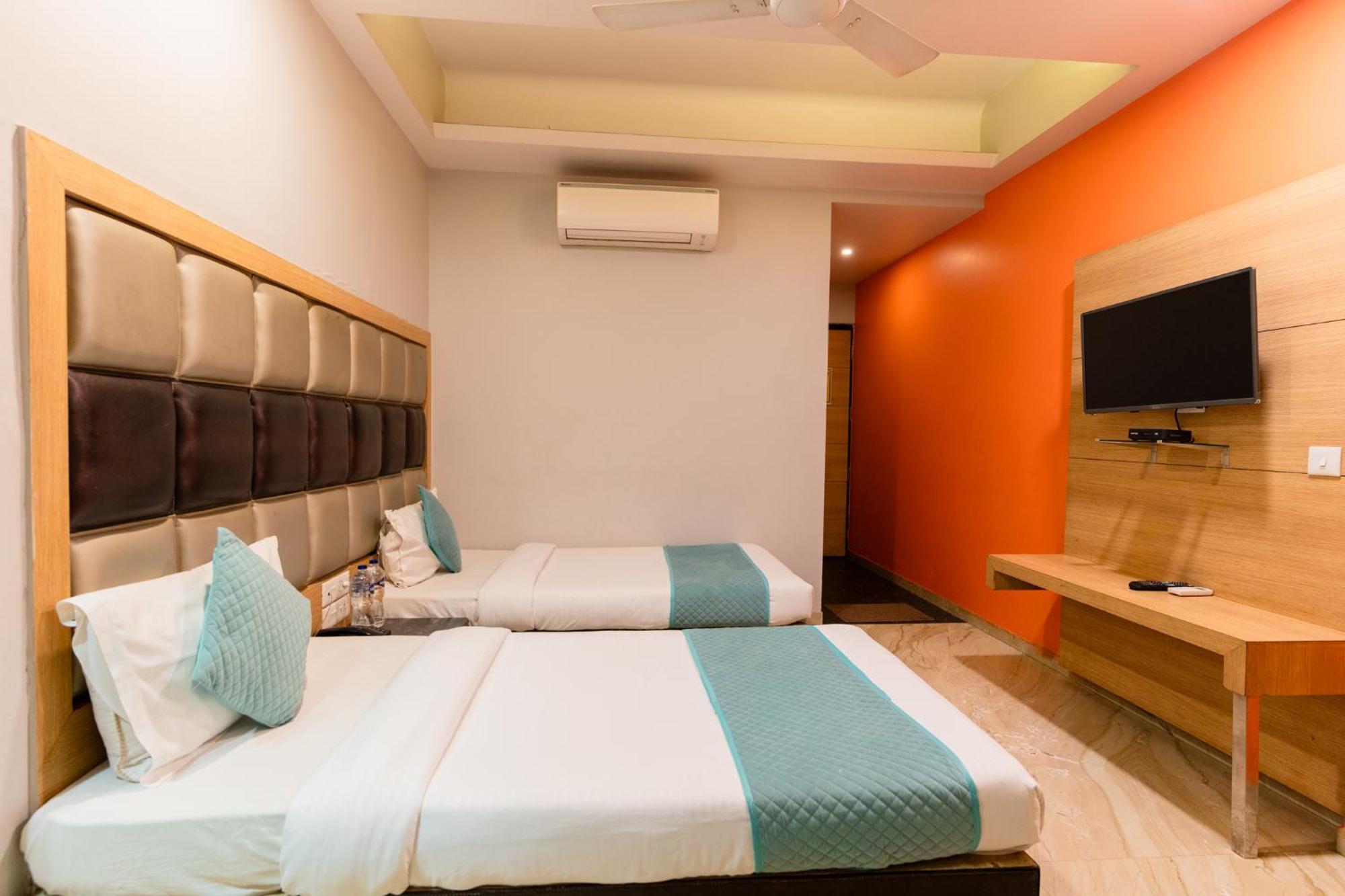 Hotel Aroma Residency