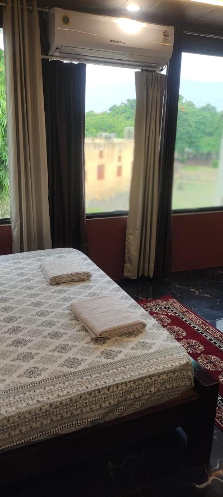 Hotel Sukh Sagar 3*