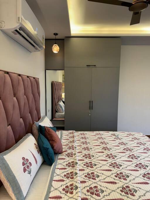 Karvah A Modern In Apartment Jaipur