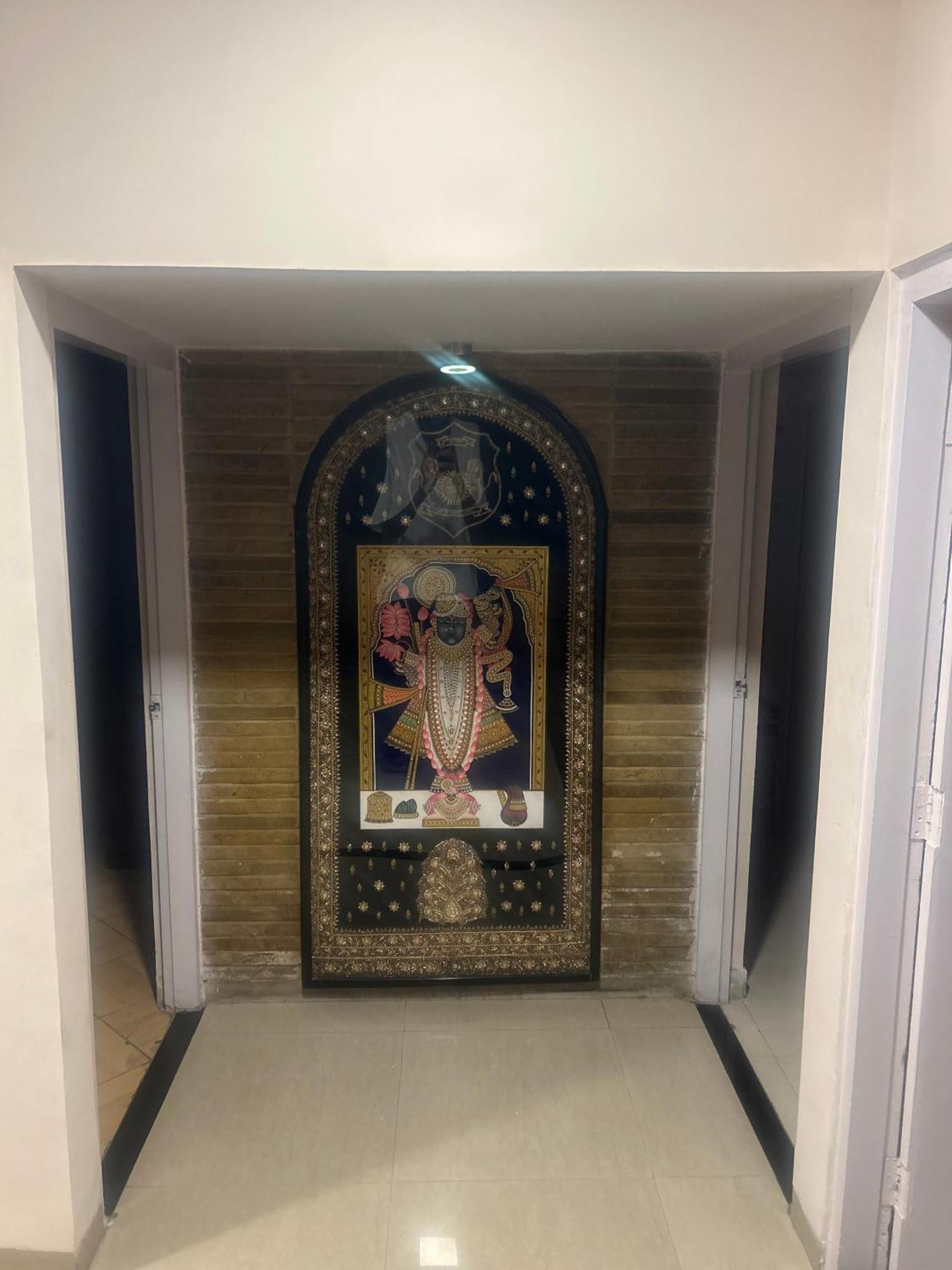 Ishana Apartment *