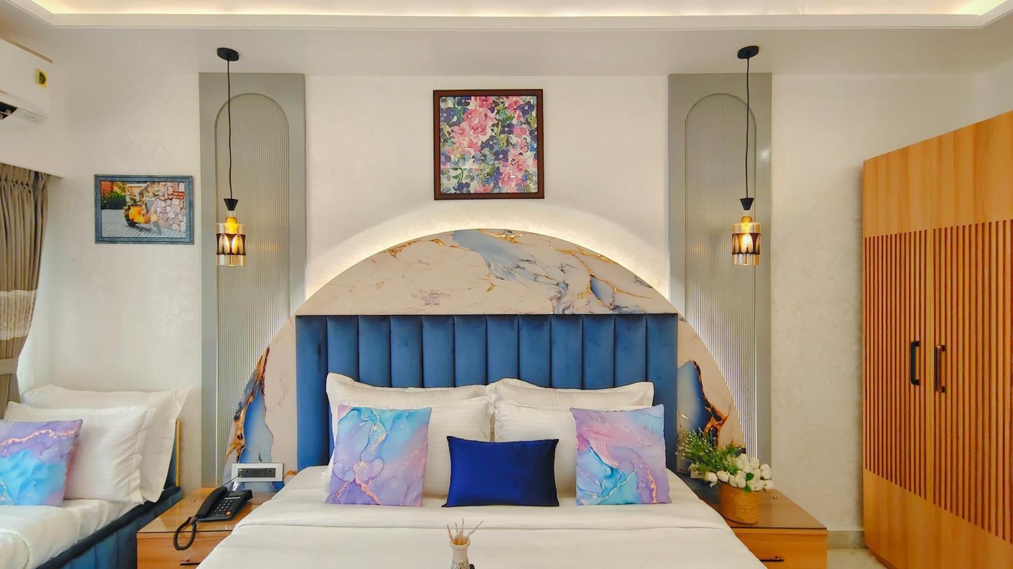Hotel Sarang Palace - A Luxury Boutique