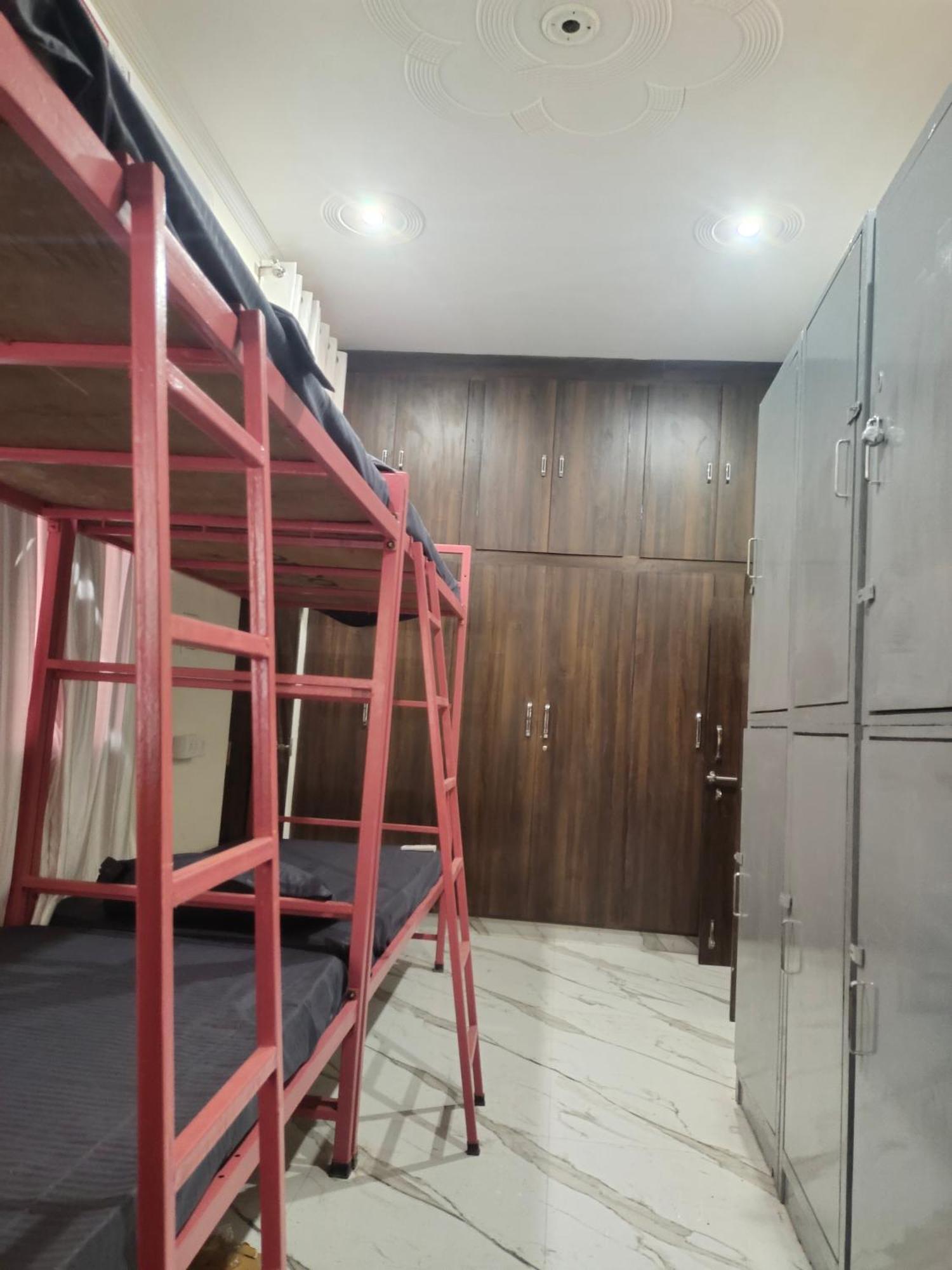 The Pink Nest - Backpackers Abode Guest house
