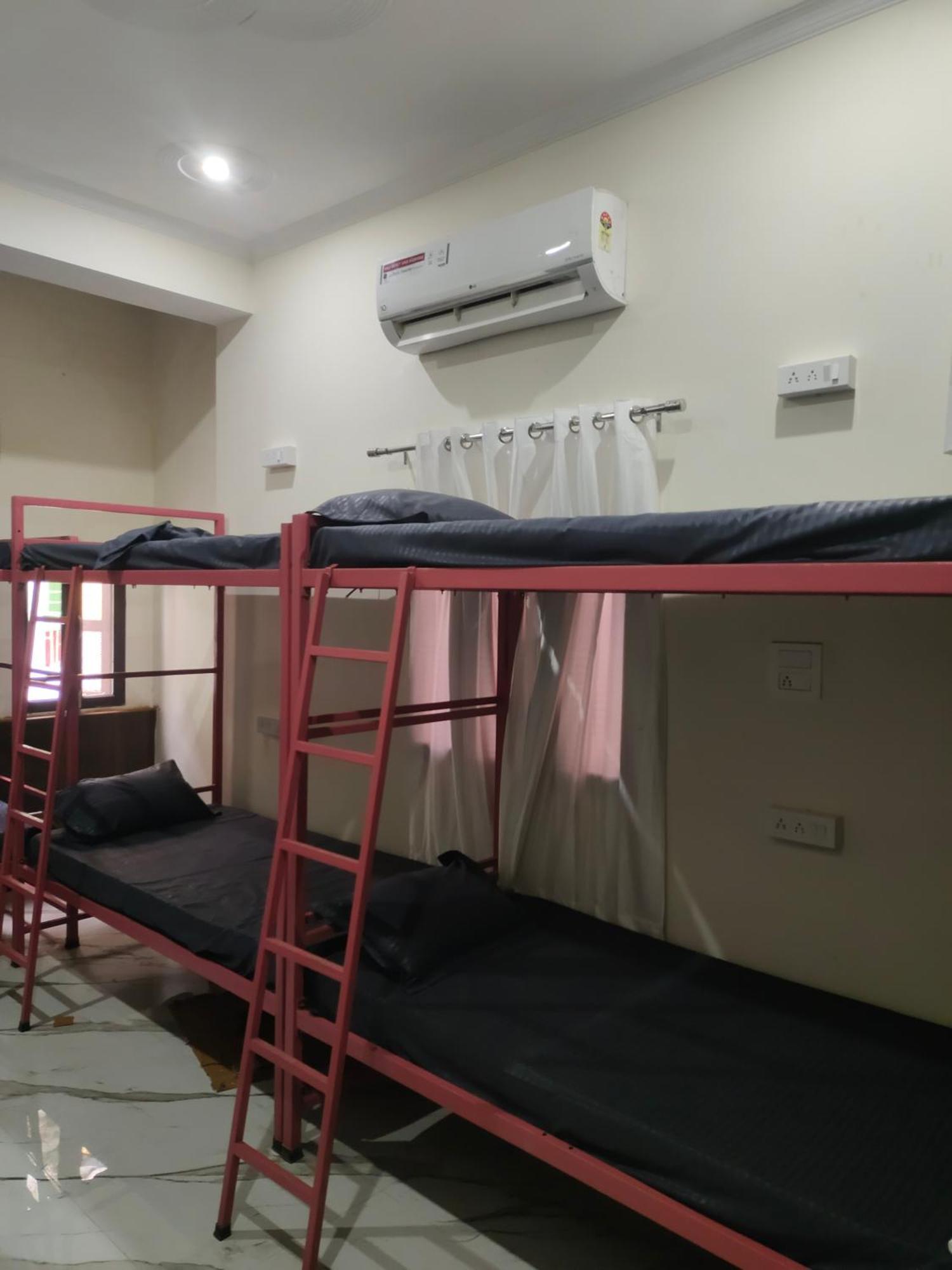 The Pink Nest - Backpackers Abode Jaipur