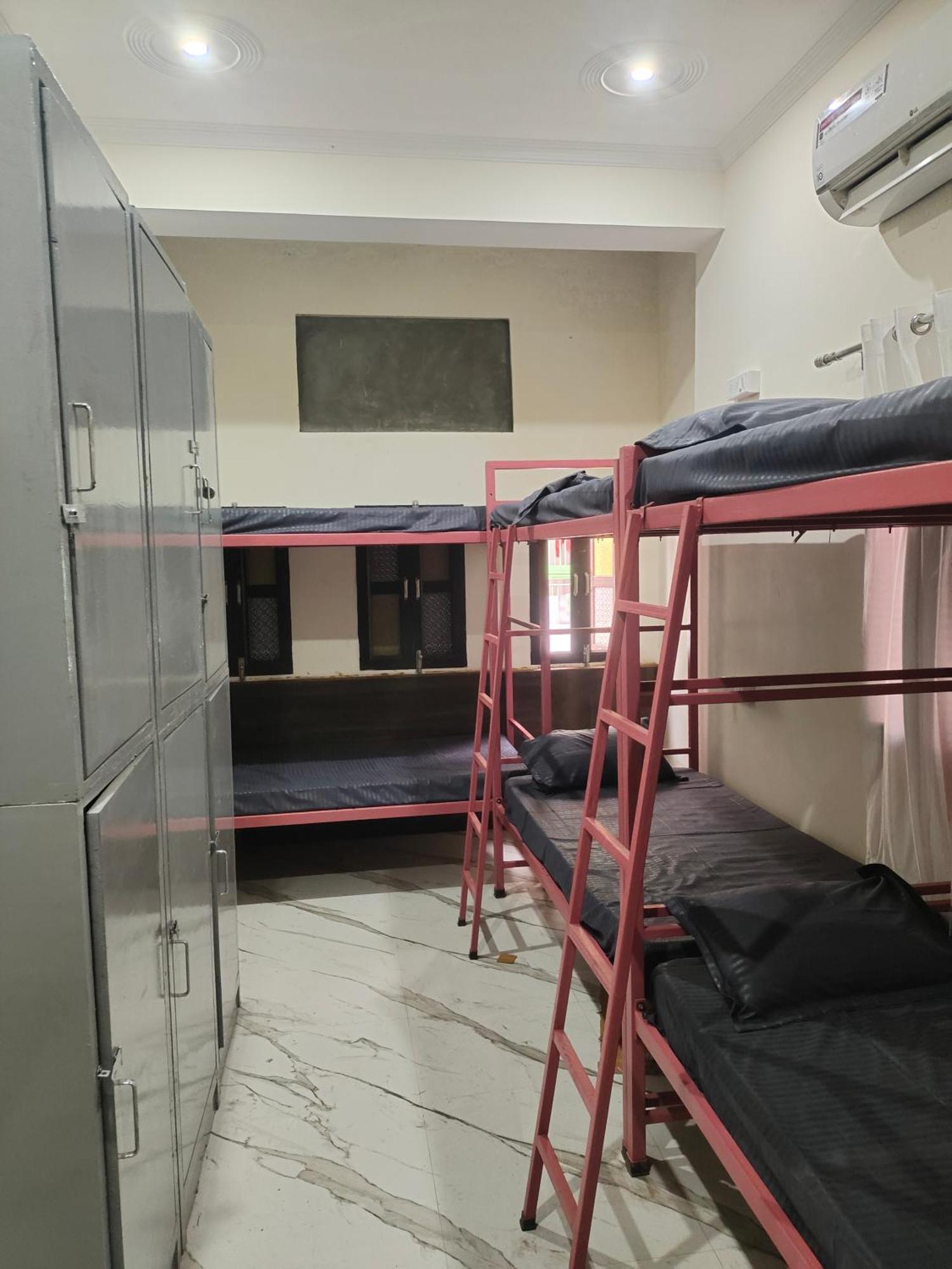 The Pink Nest - Backpackers Abode Jaipur