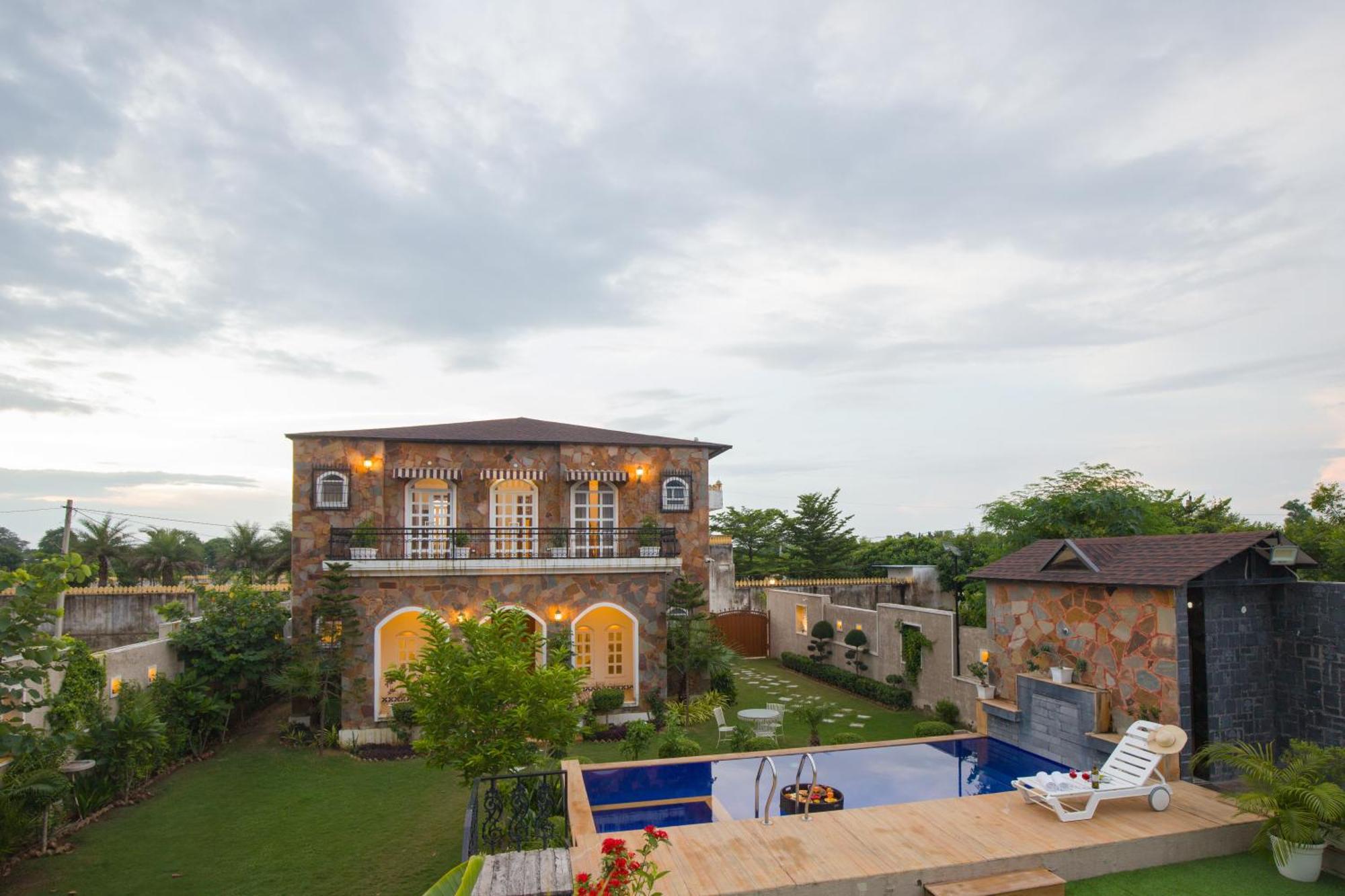Elivaas 3 Bhk With Pvt Pool & Lush Garden - Oakwood Villa