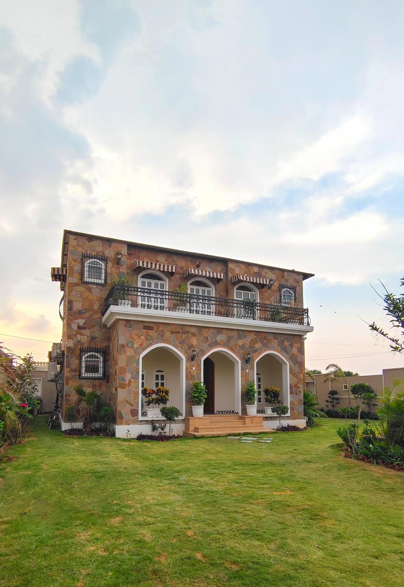 Elivaas 3 Bhk With Pvt Pool & Lush Garden - Oakwood Jaipur