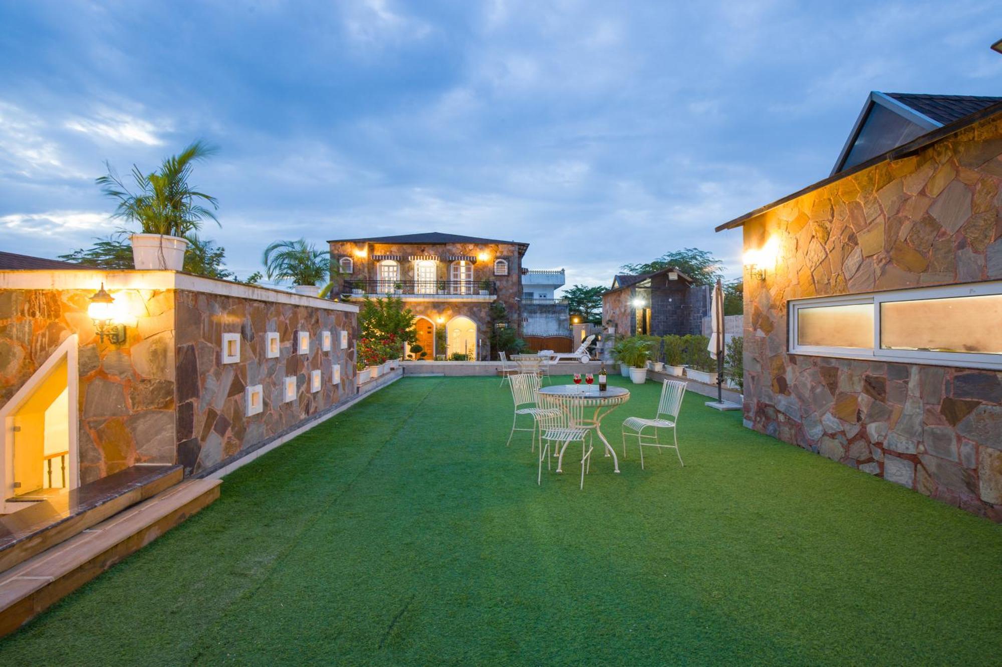 Villa Elivaas 3 Bhk With Pvt Pool & Lush Garden - Oakwood Jaipur