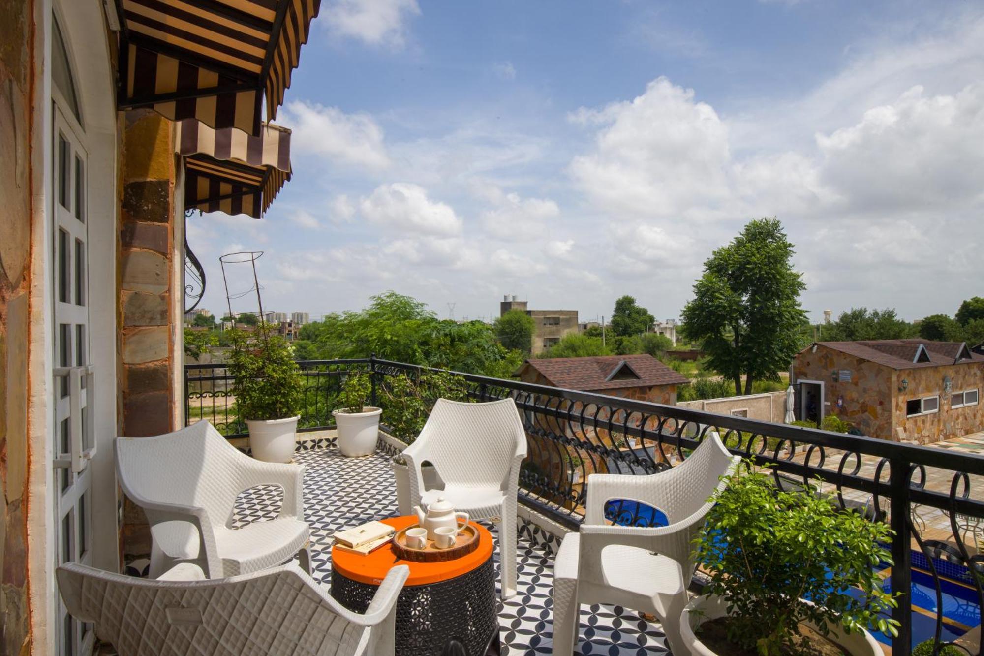 Elivaas 3 Bhk With Pvt Pool & Lush Garden - Oakwood Villa