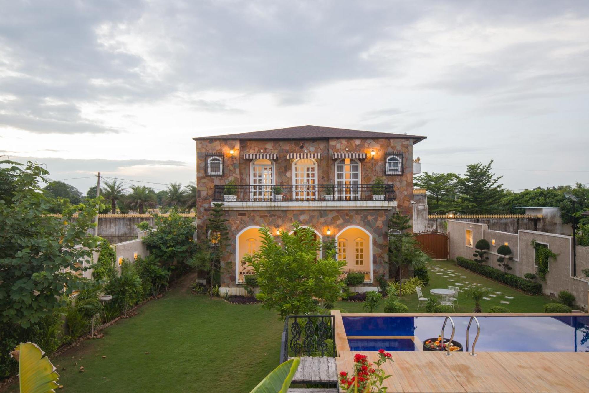 Elivaas 3 Bhk With Pvt Pool & Lush Garden - Oakwood Villa *