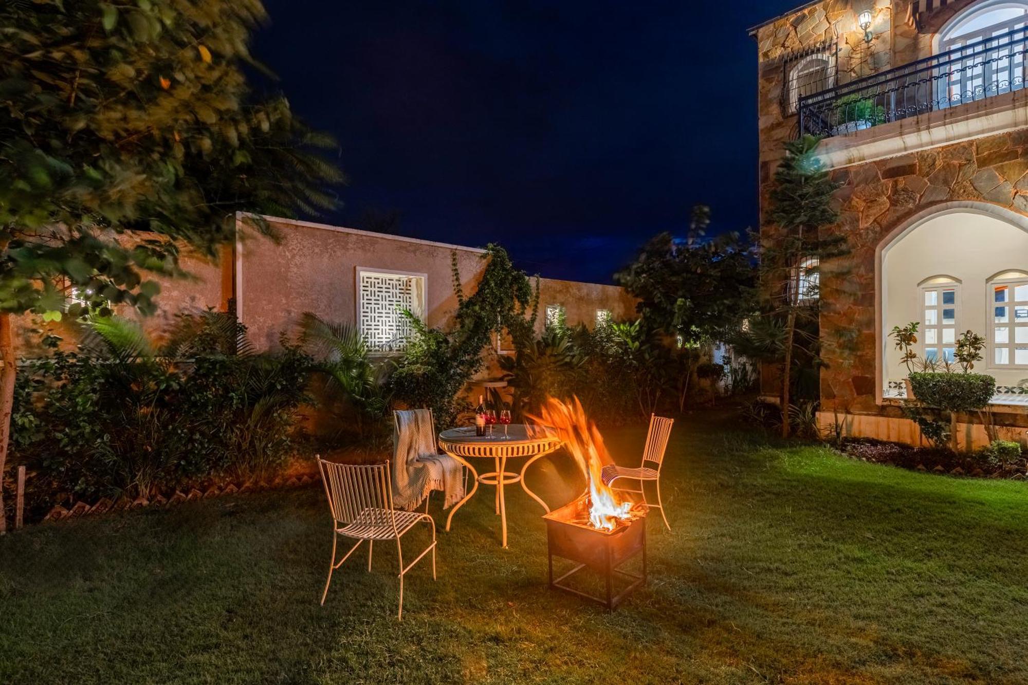 Elivaas 3 Bhk With Pvt Pool & Lush Garden - Oakwood Jaipur