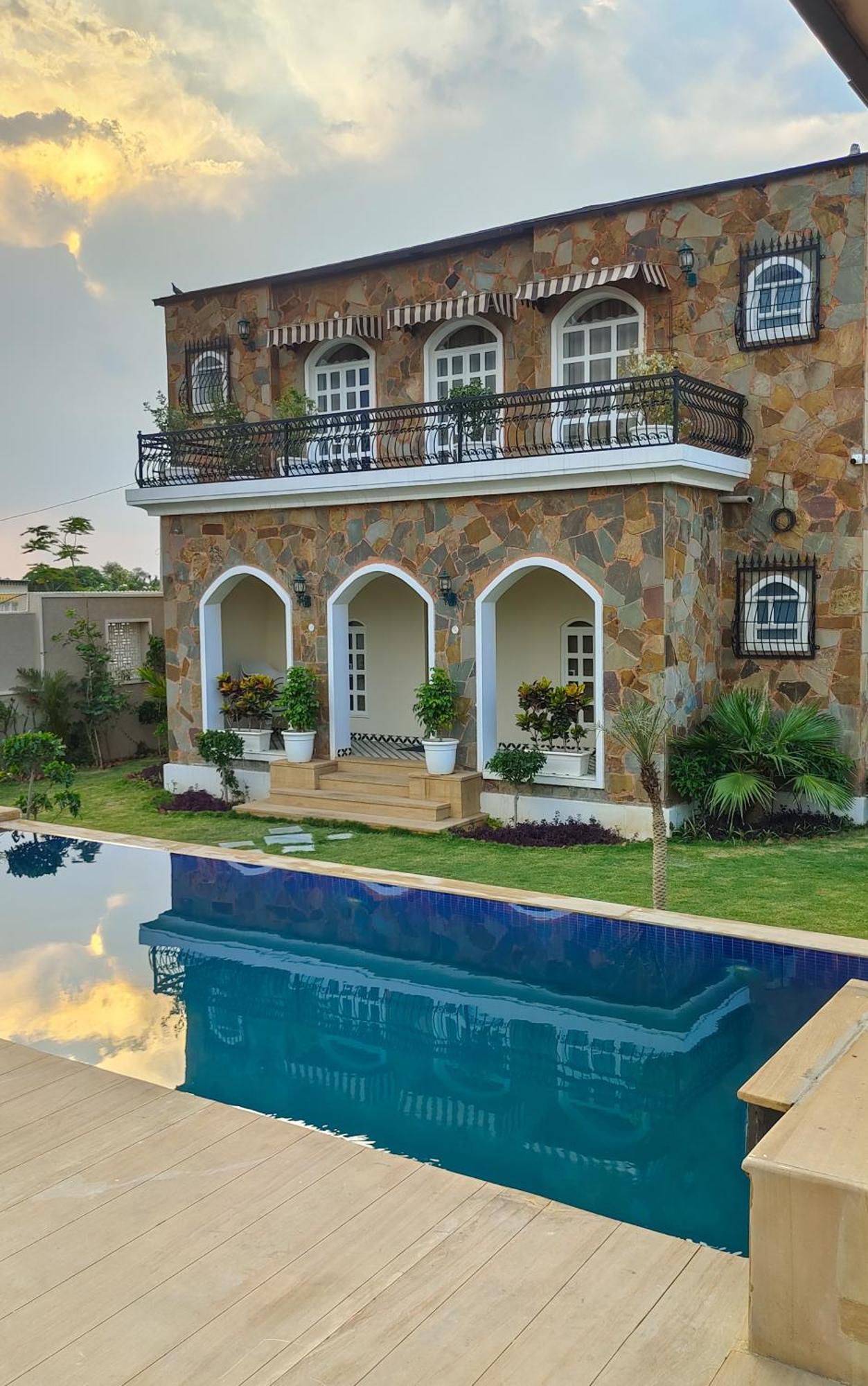 Villa Elivaas 3 Bhk With Pvt Pool & Lush Garden - Oakwood *