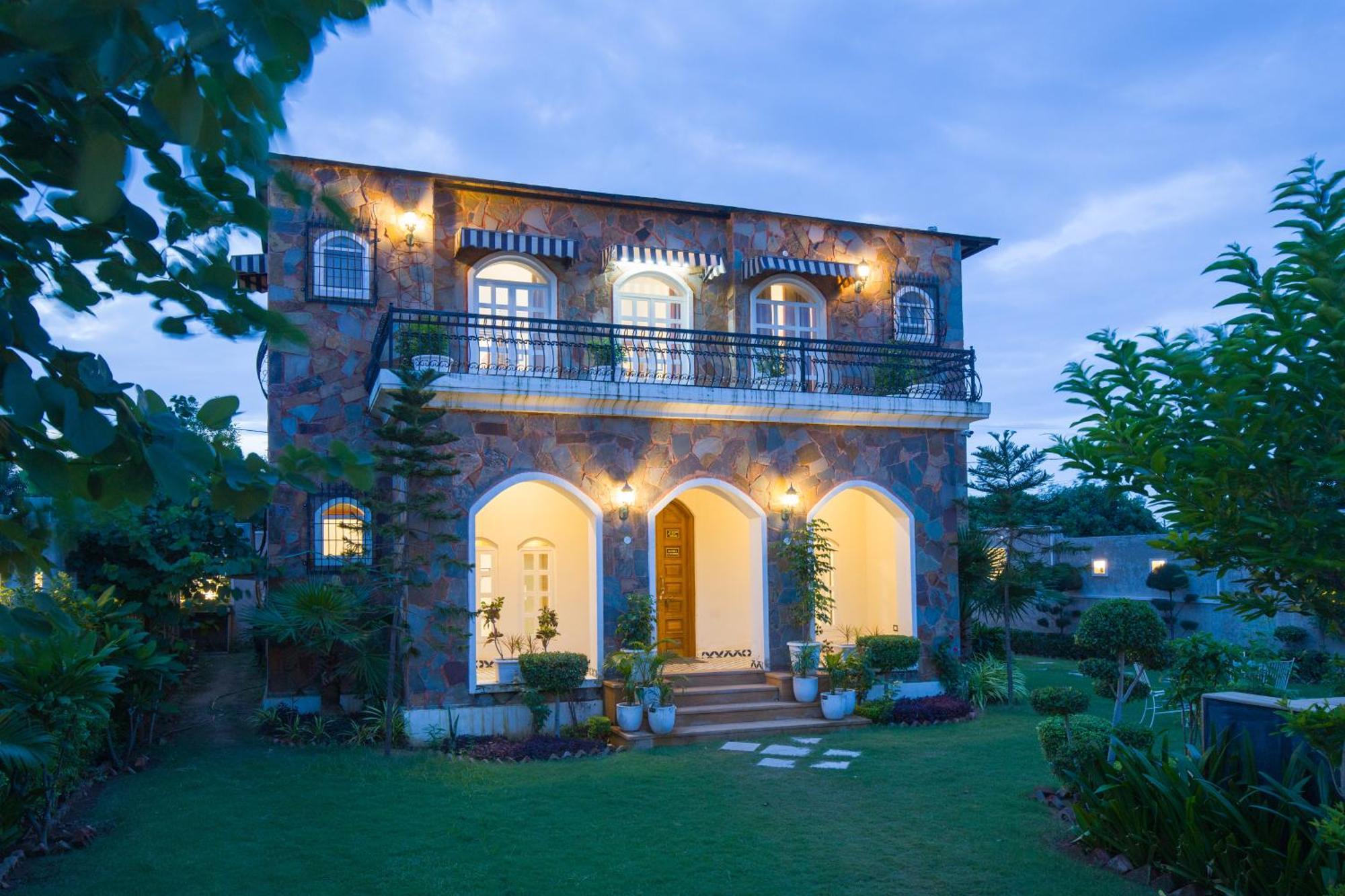 Elivaas 3 Bhk With Pvt Pool & Lush Garden - Oakwood * Jaipur