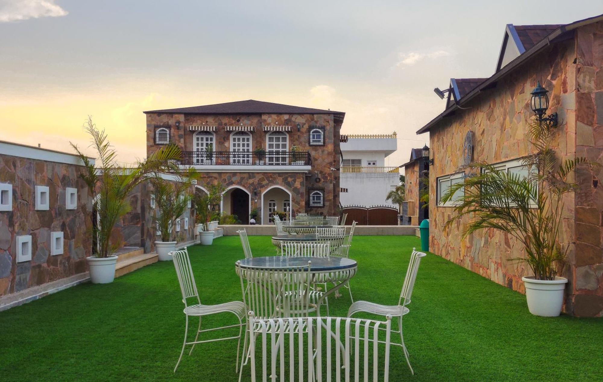 Elivaas 3 Bhk With Pvt Pool & Lush Garden - Oakwood Jaipur