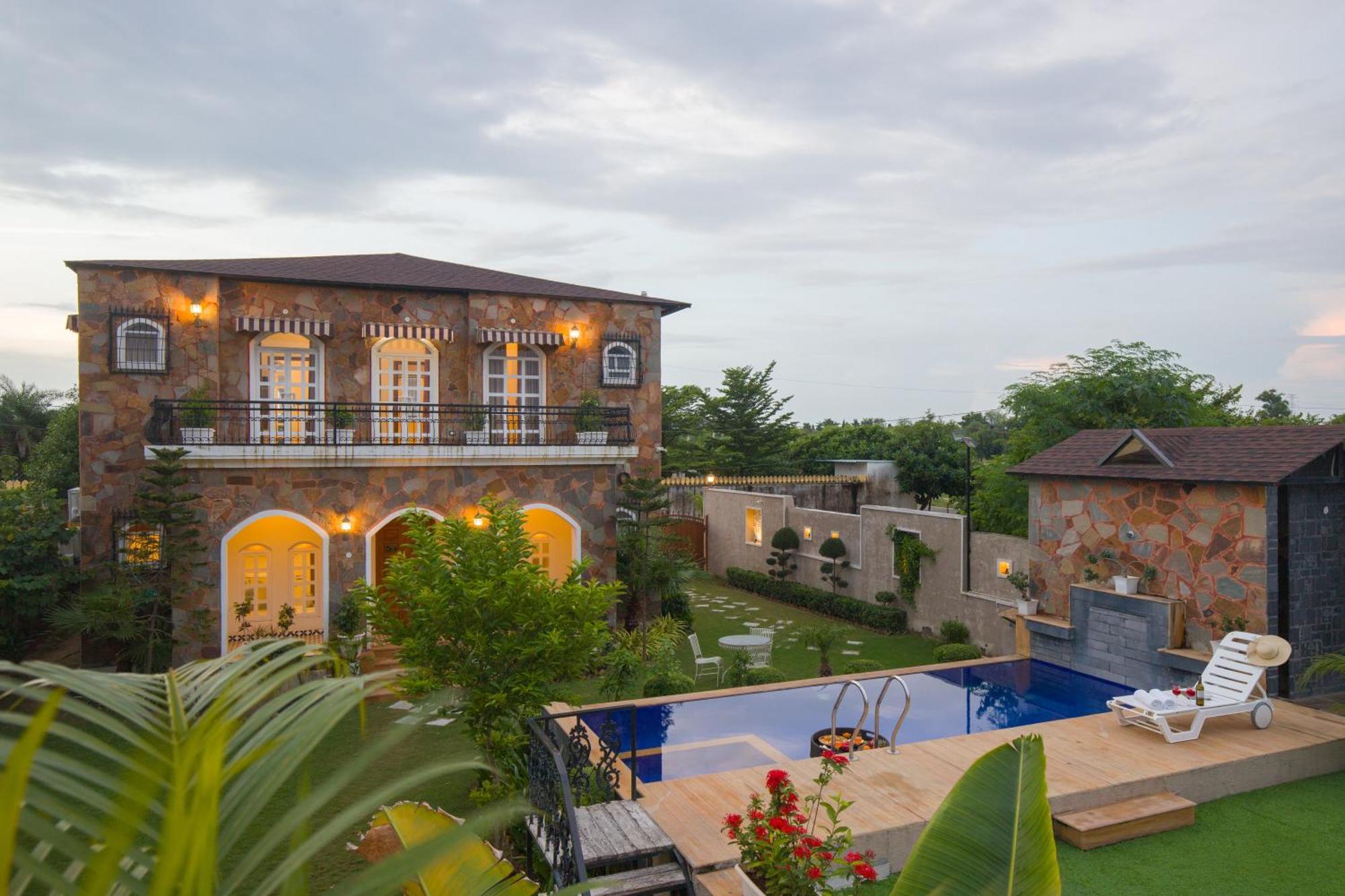 Elivaas 3 Bhk With Pvt Pool & Lush Garden - Oakwood *