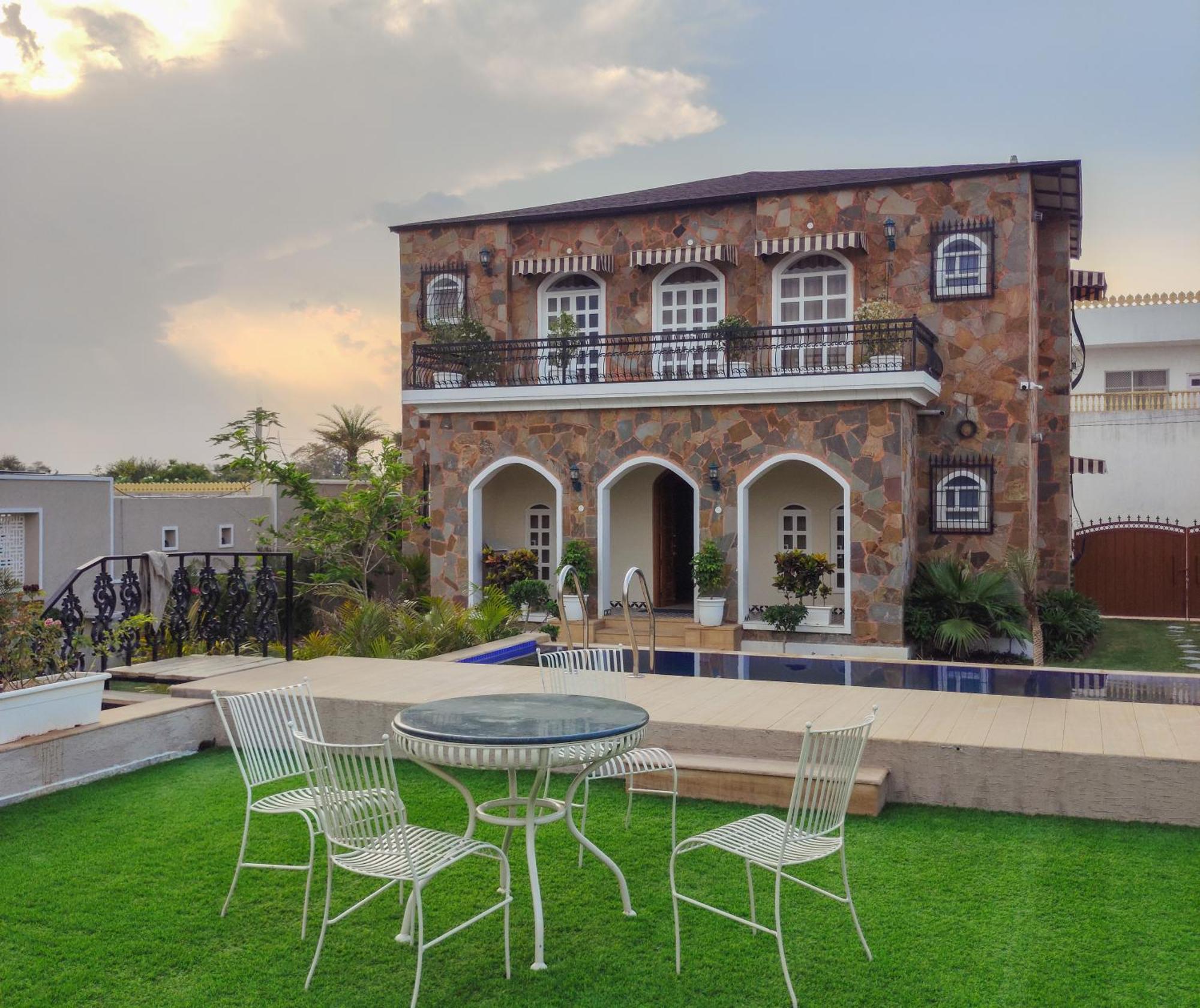 Elivaas 3 Bhk With Pvt Pool & Lush Garden - Oakwood Jaipur
