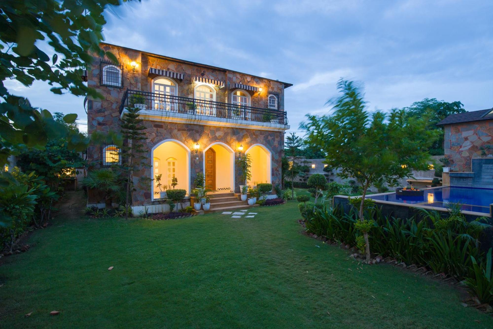Elivaas 3 Bhk With Pvt Pool & Lush Garden - Oakwood