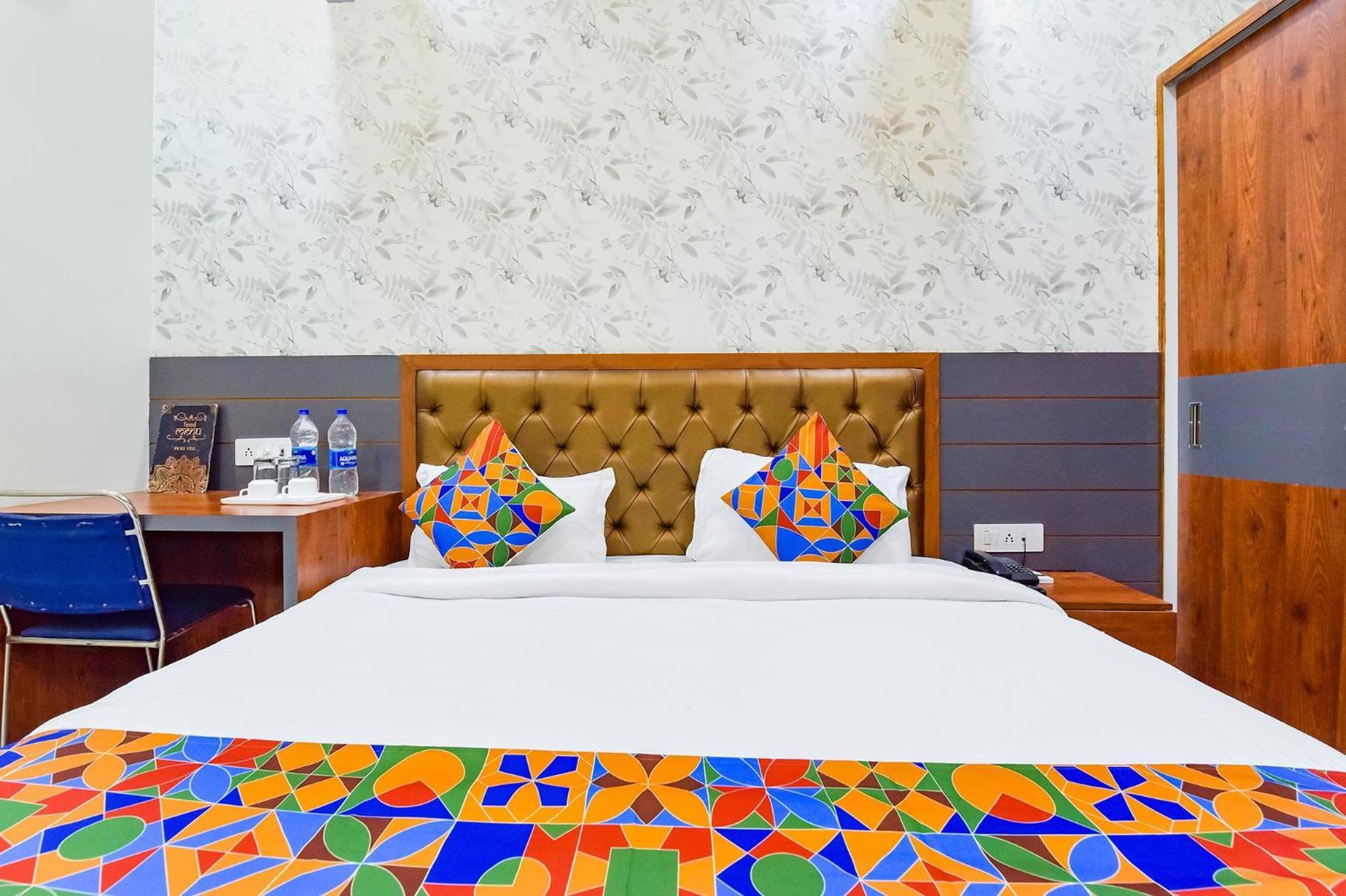 Fabhotel Cm Palace Hotel *