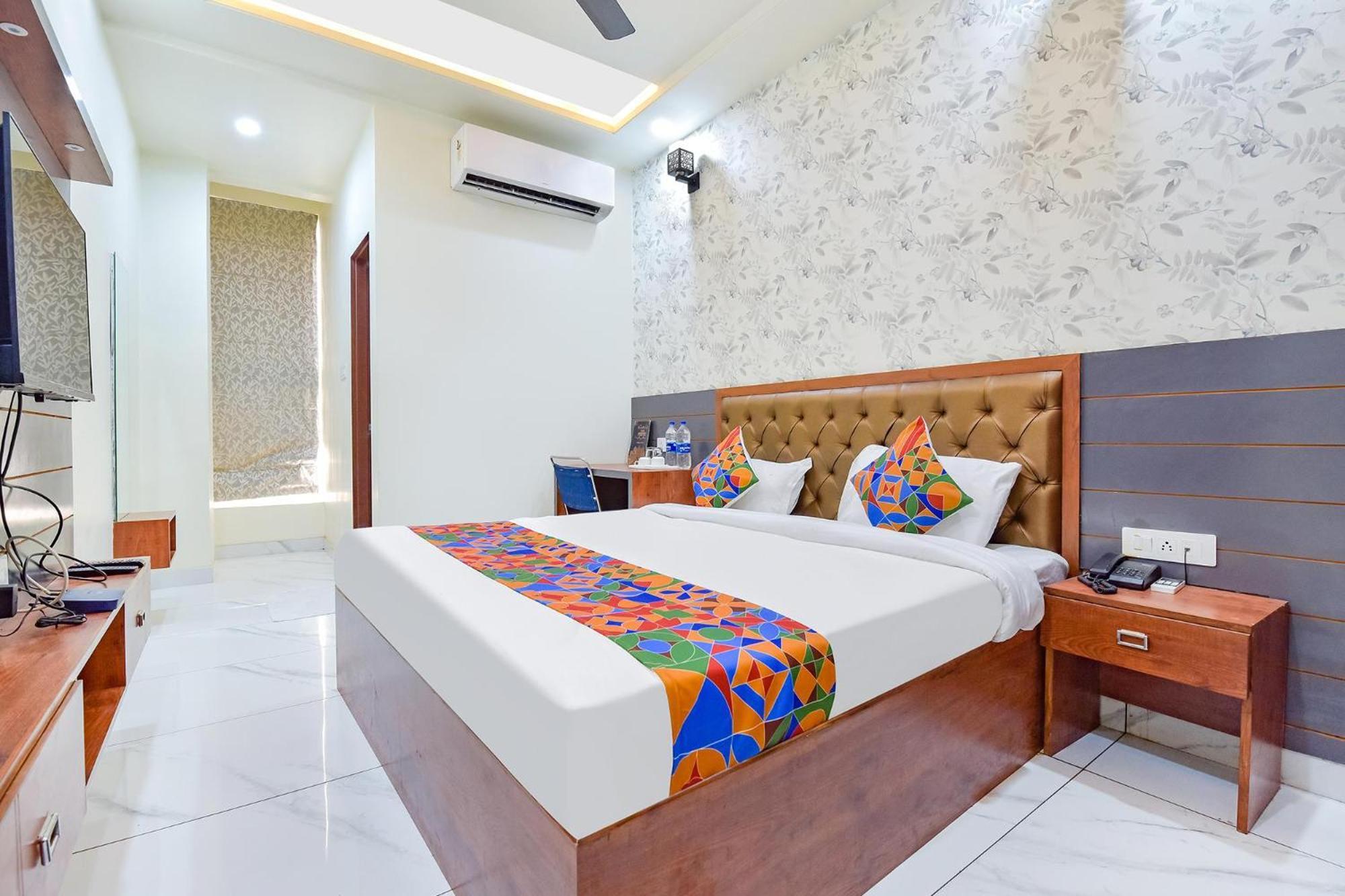 Fabhotel Cm Palace
