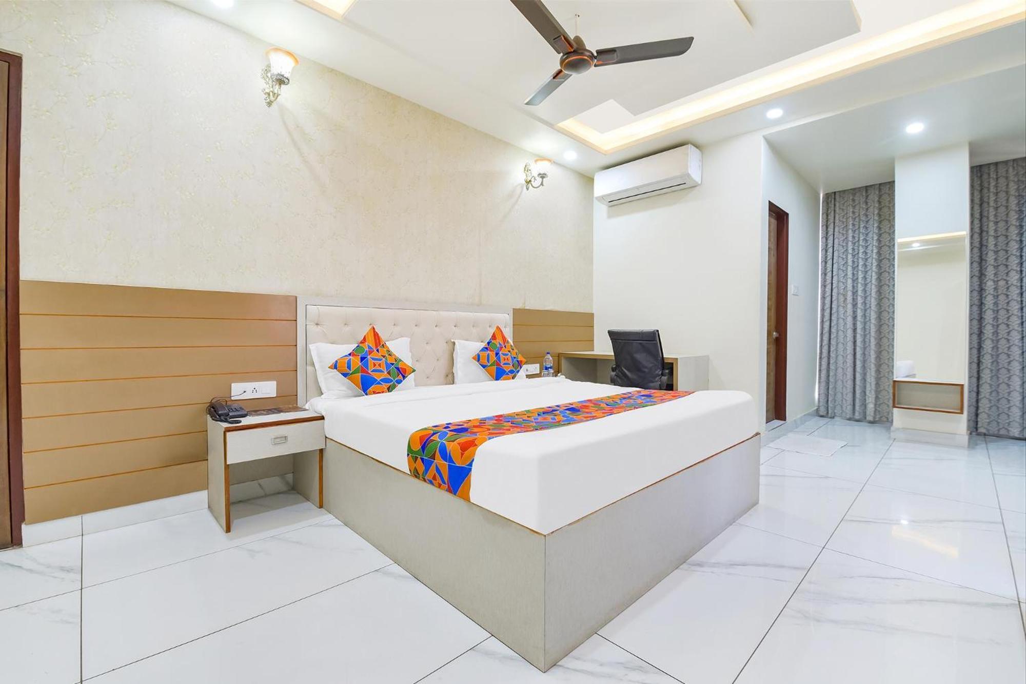 Fabhotel Cm Palace Jaipur