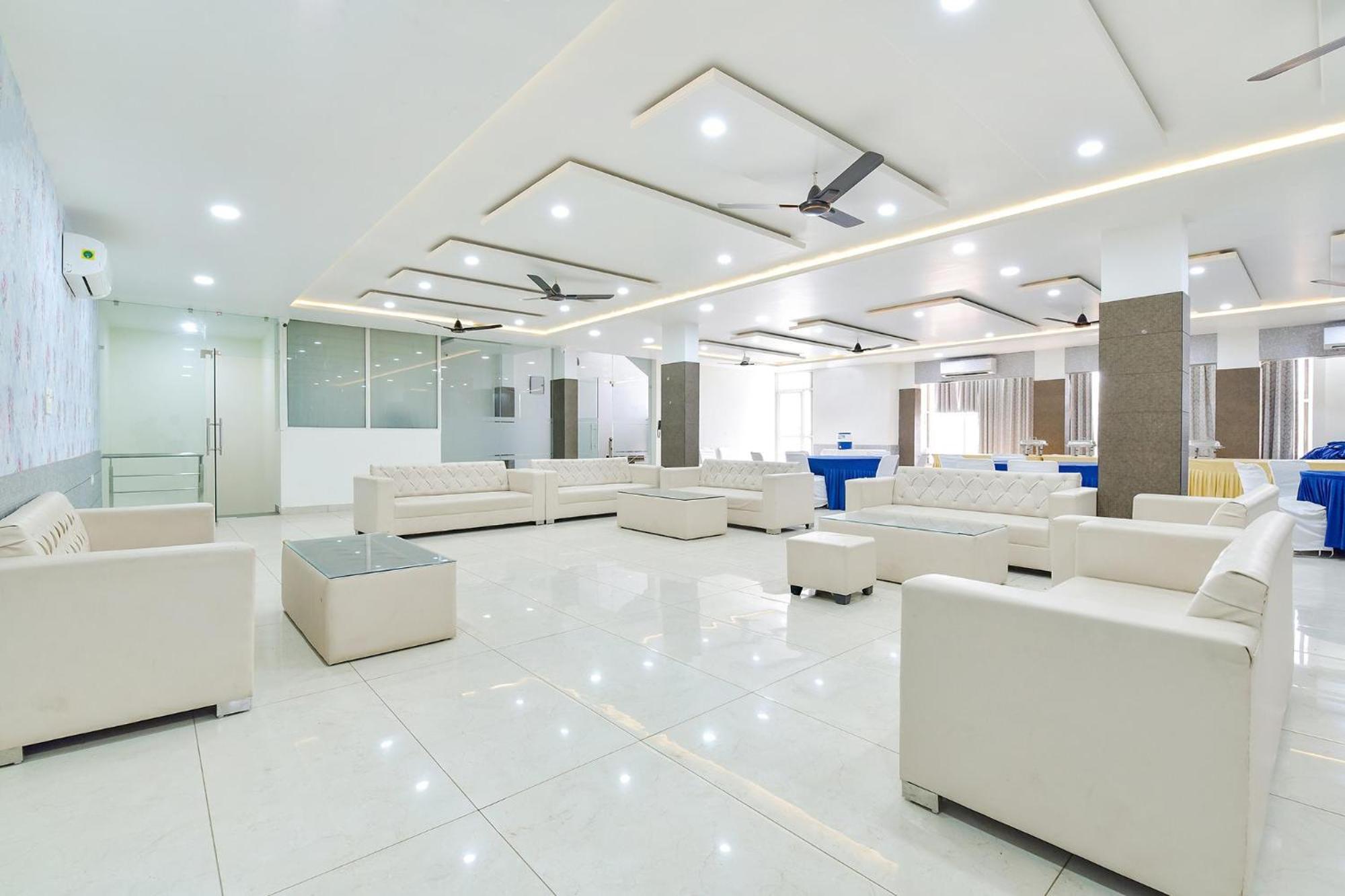 Fabhotel Cm Palace *