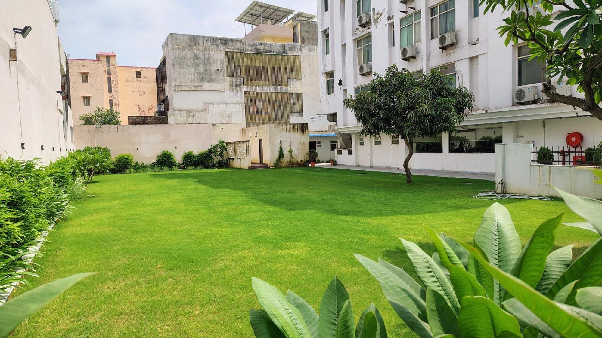 Hotel Crestmont Ashapurna Jaipur, Banipark Jaipur