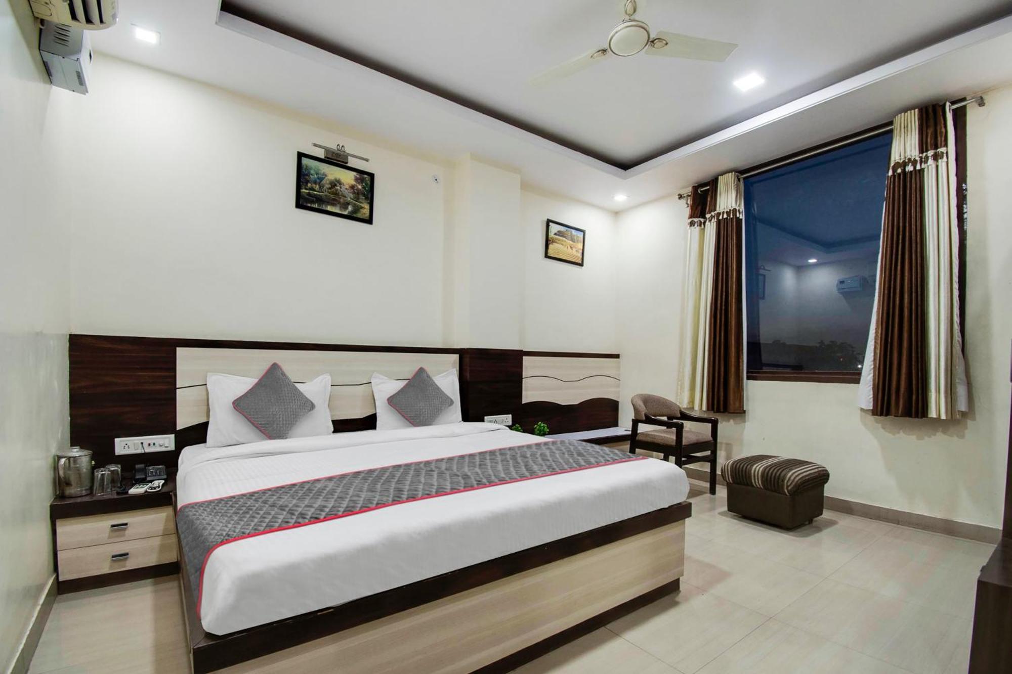 Capital O Pink Peral Hotel 3*