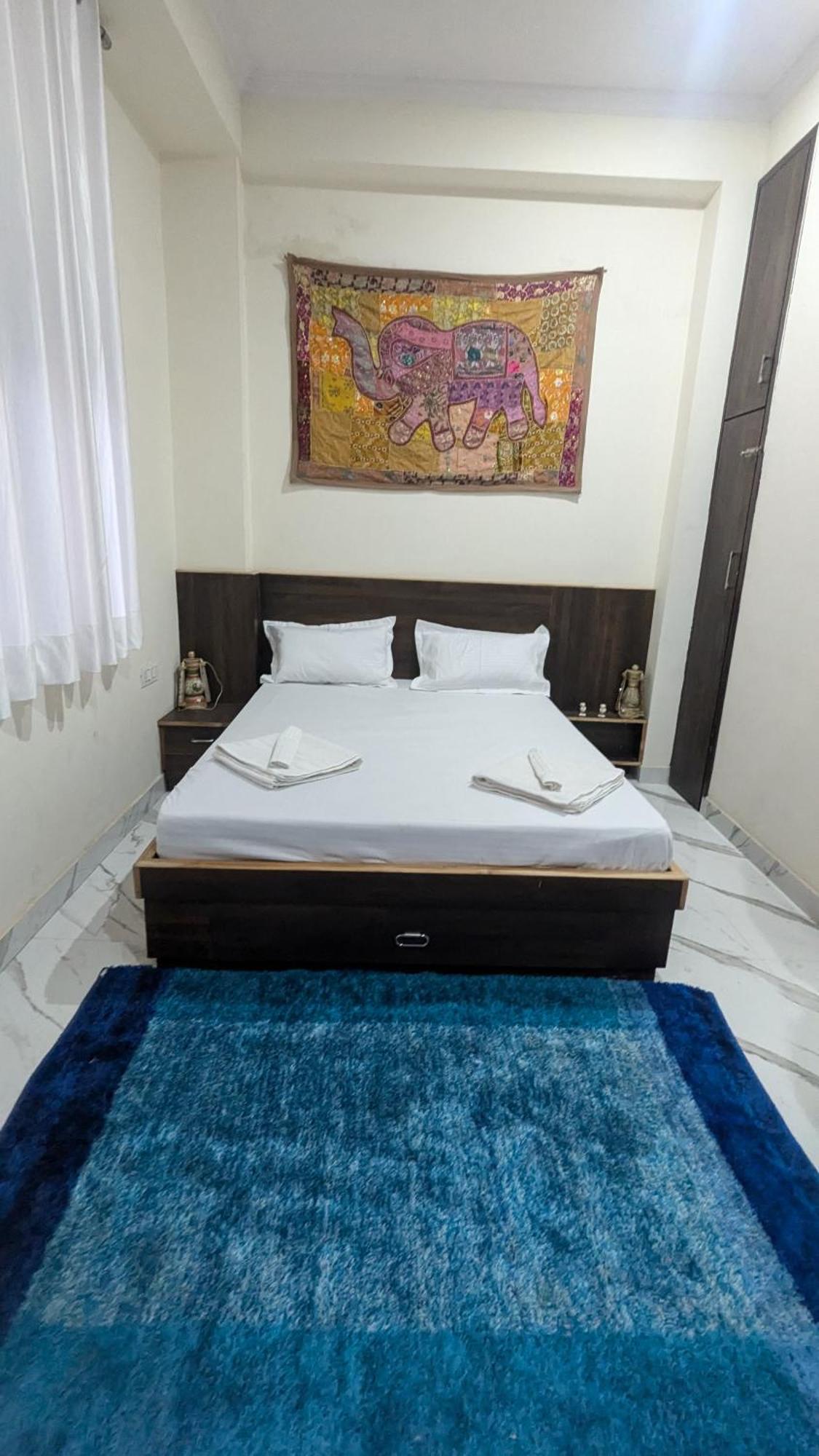 The Pink Nest - Backpackers Abode Guest house