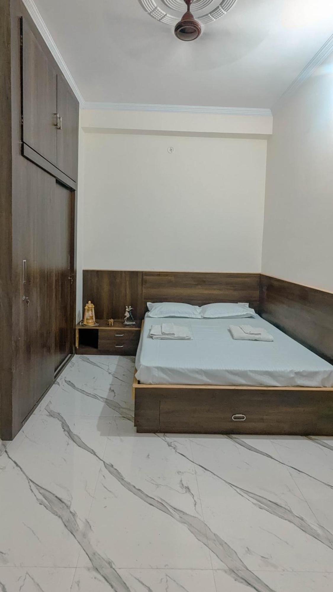 The Pink Nest - Backpackers Abode Guest house
