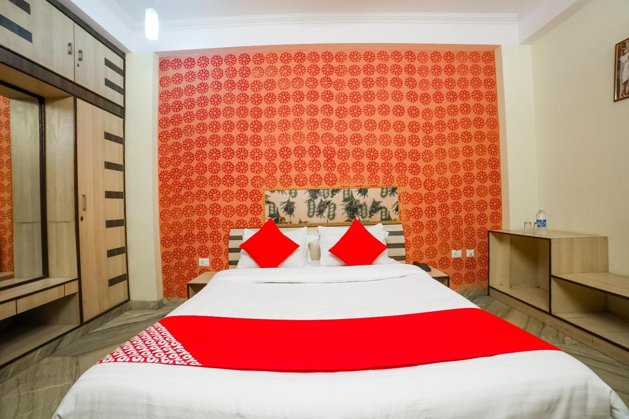 Hotel Capital O The Royal Palace 3*