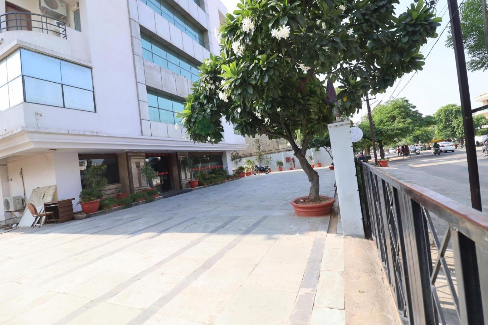 Crestmont Ashapurna Jaipur, Banipark 3*