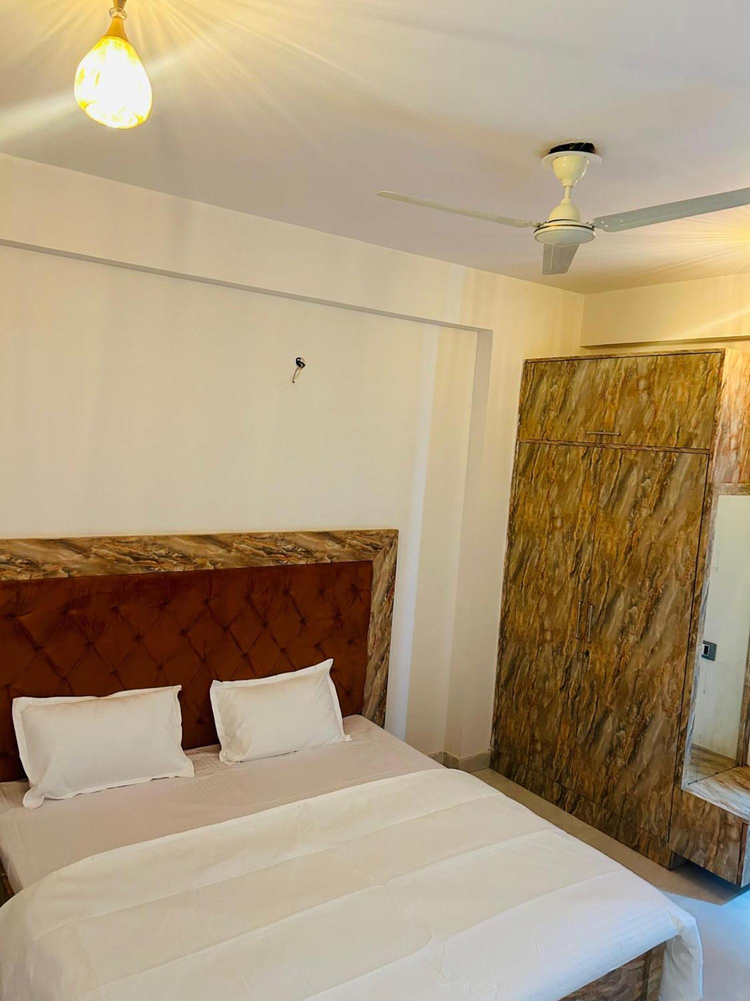Lux 3bhk Fully Furnished With Amenities *
