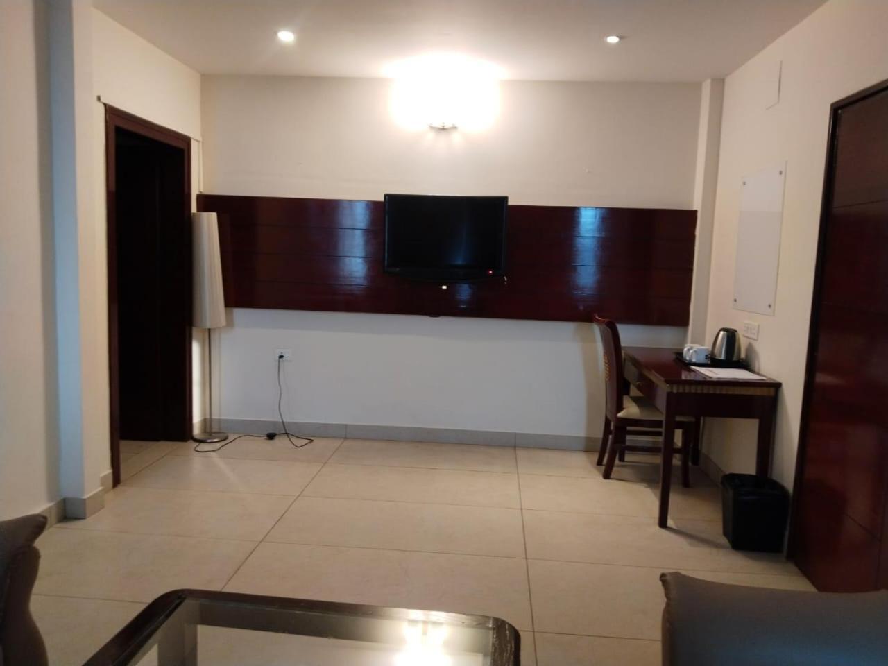 Hotel Crestmont Ashapurna Jaipur, Banipark Jaipur