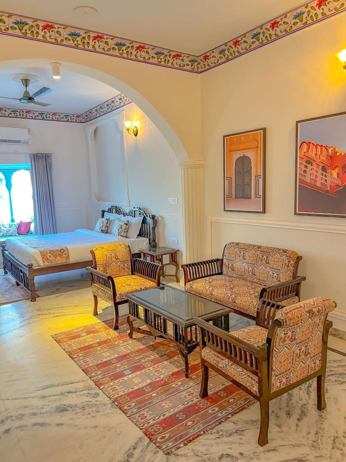 Dyore House By Bharat Mahal Palace
