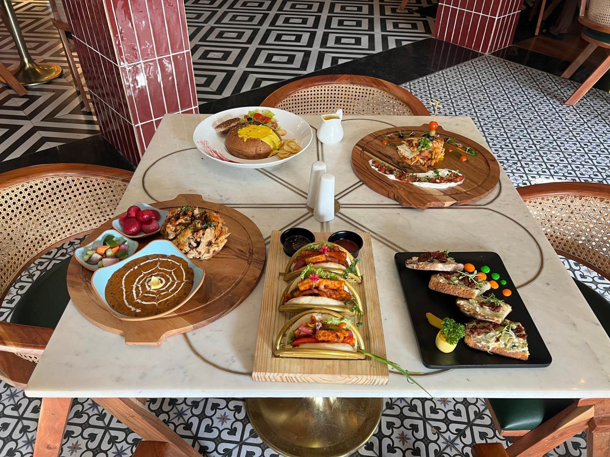 Hotel Dyore House By Bharat Mahal Palace
