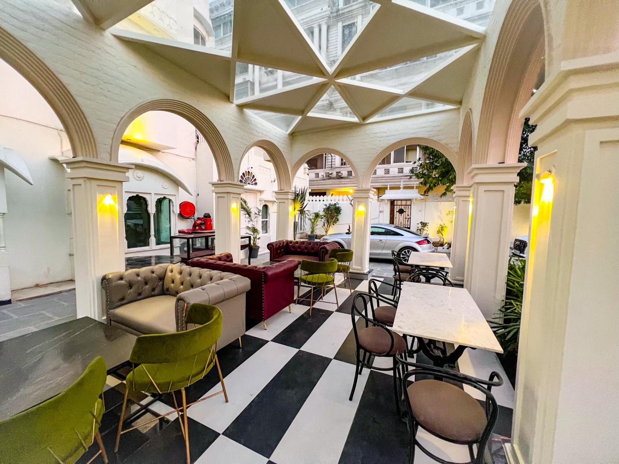 Hotel Dyore House By Bharat Mahal Palace