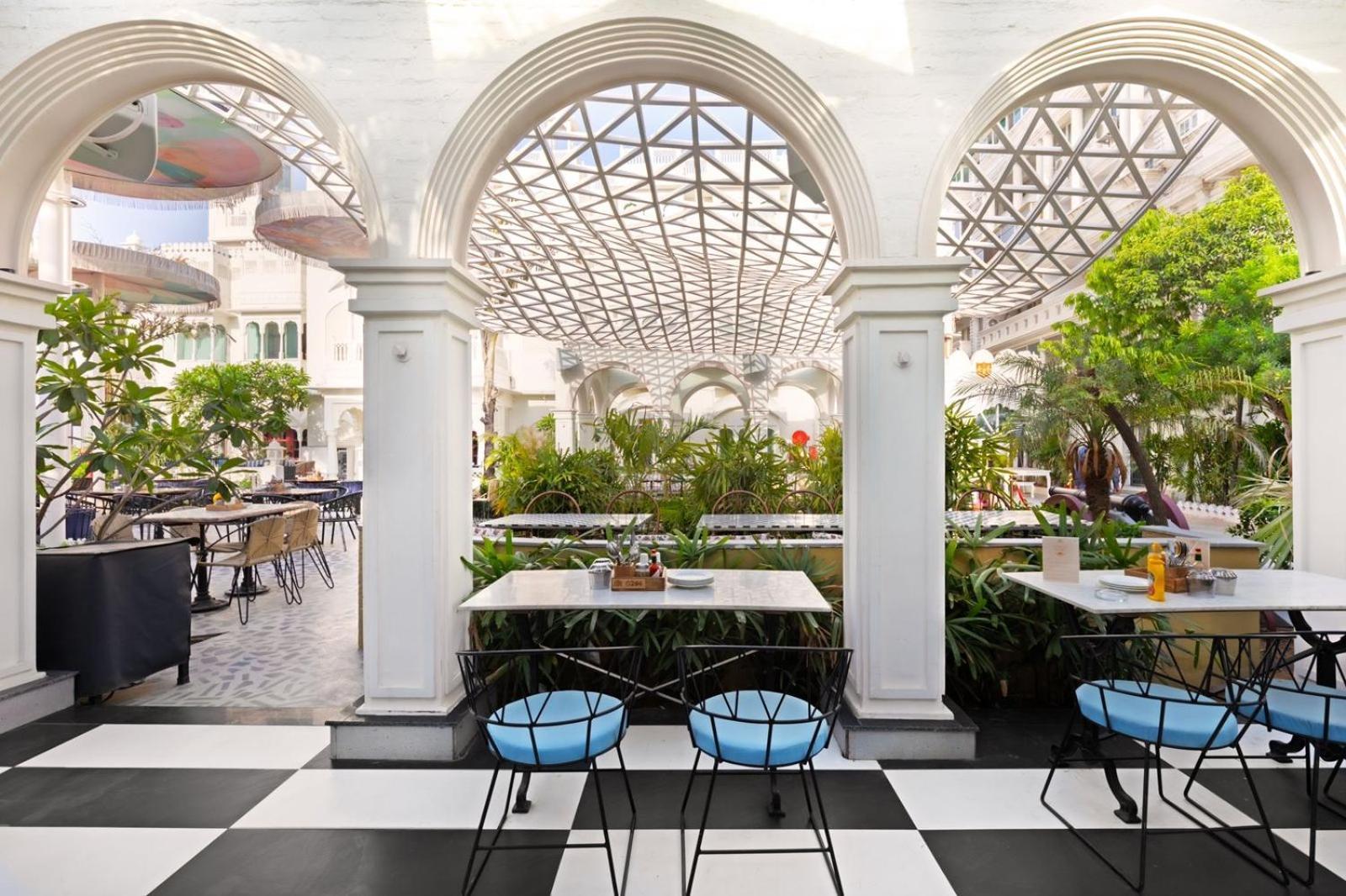 Hotel Dyore House By Bharat Mahal Palace