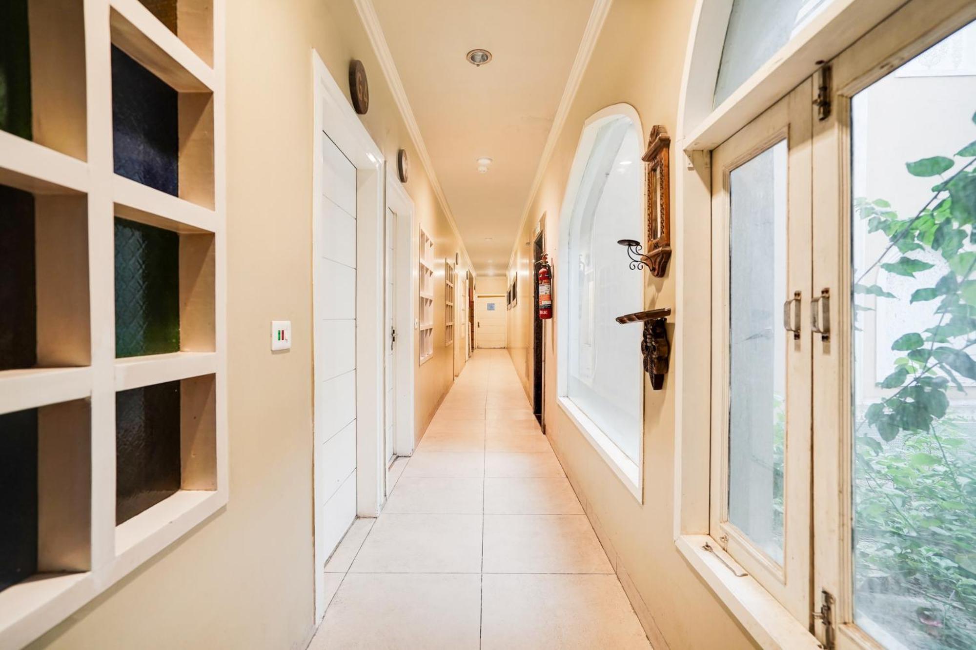 Super Townhouse Mansarovar Near Metro Station