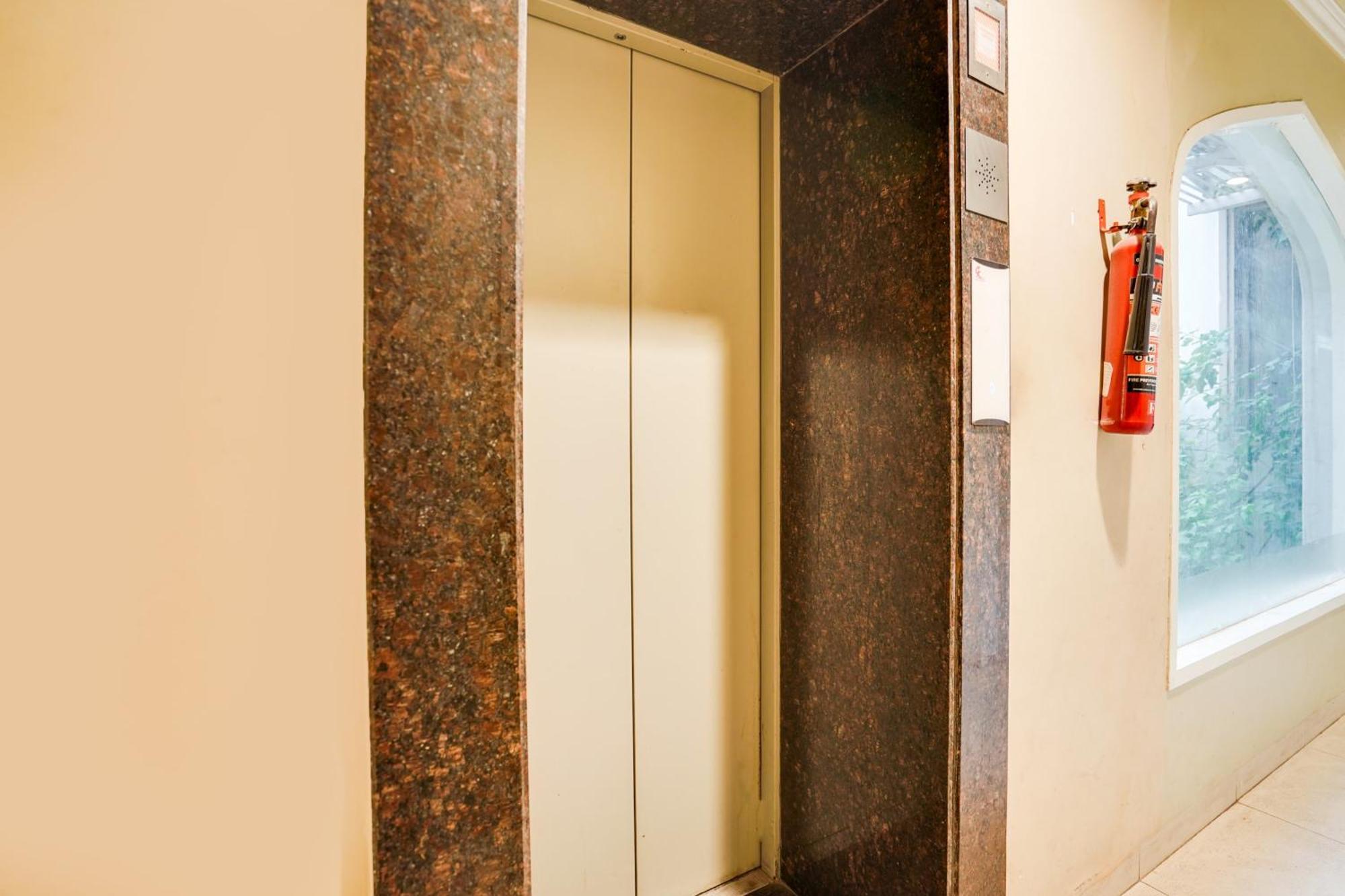 Super Townhouse Mansarovar Near Metro Station Hotel 4*