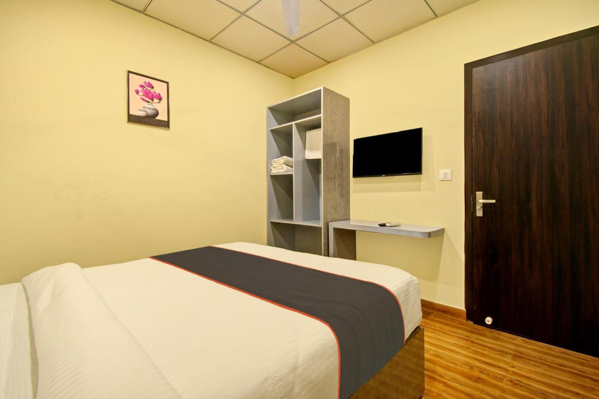 Hotel Collection O Grand Sky