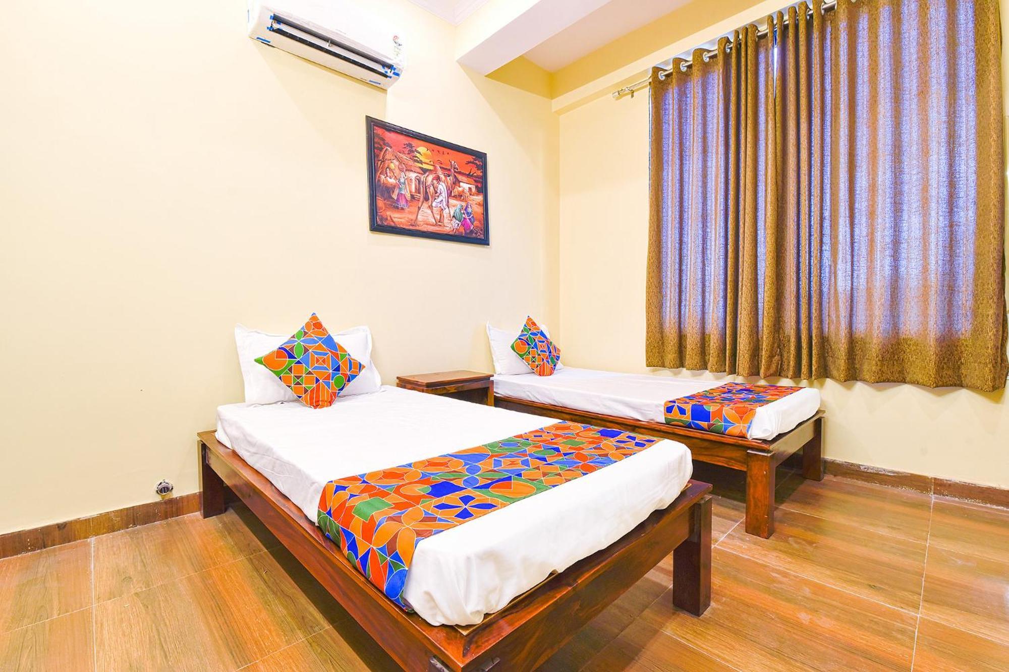 Hotel Fabexpress Golden Manor 3*
