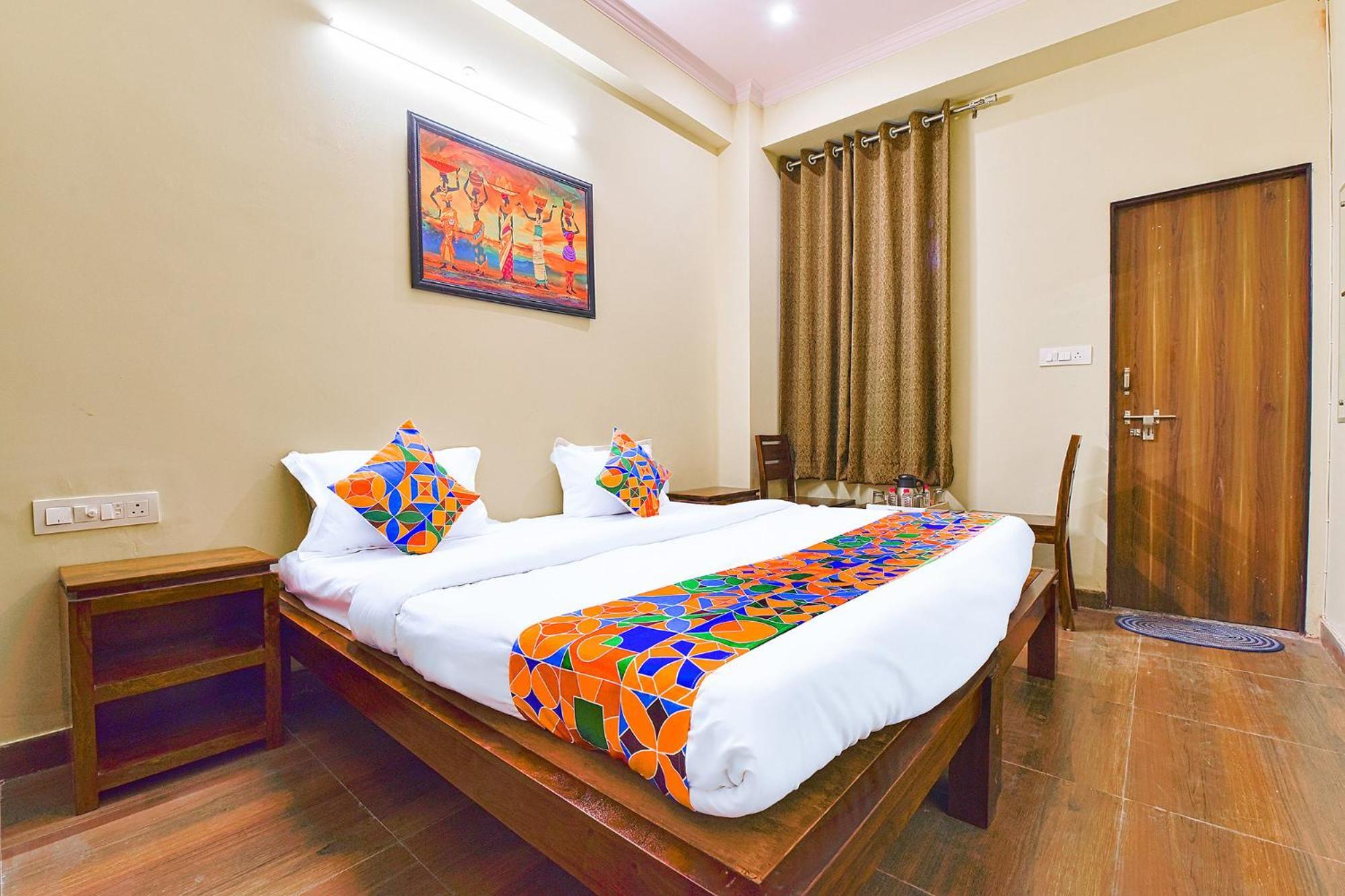 Hotel Fabexpress Golden Manor