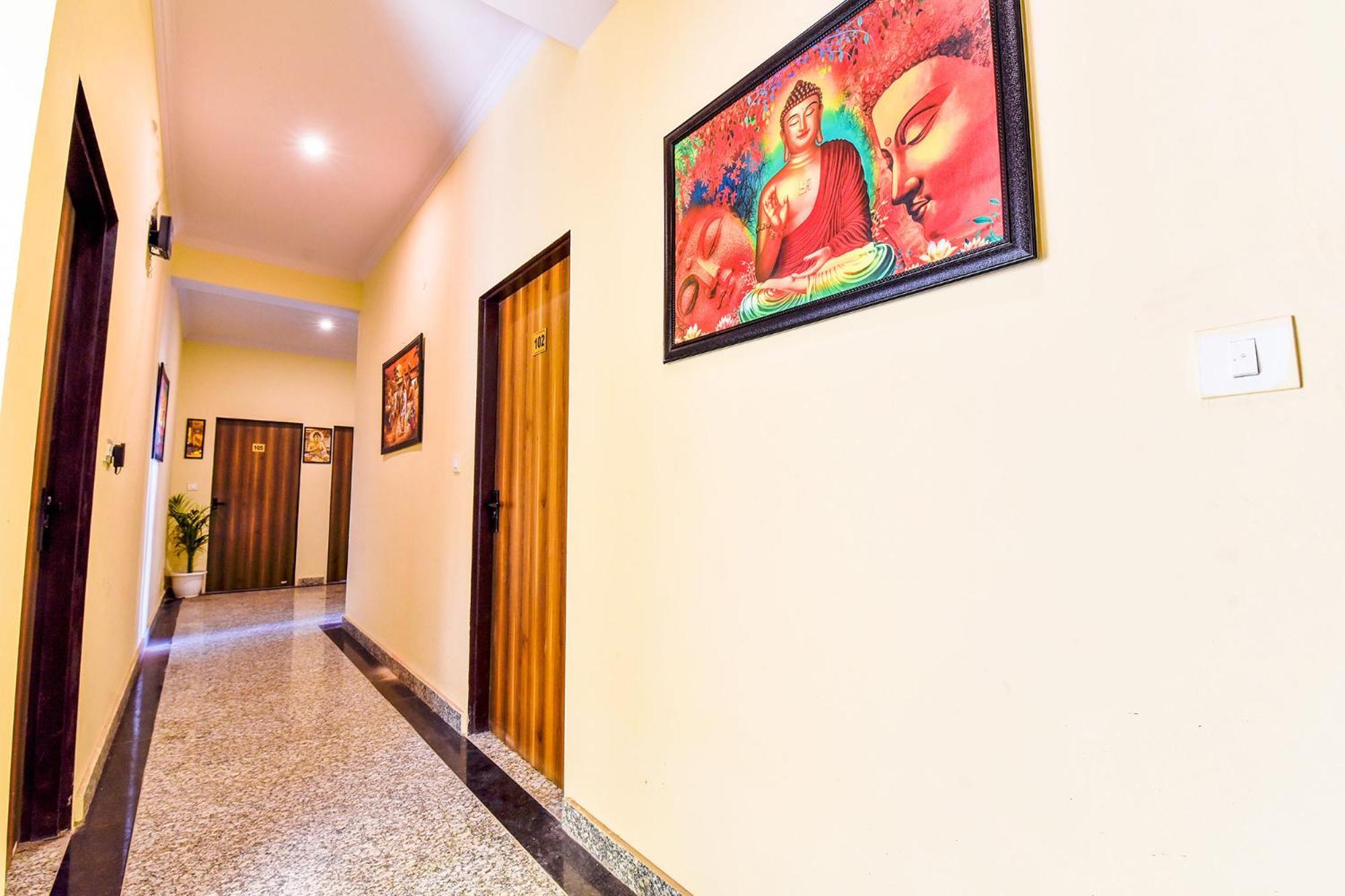 Fabexpress Golden Manor Hotel
