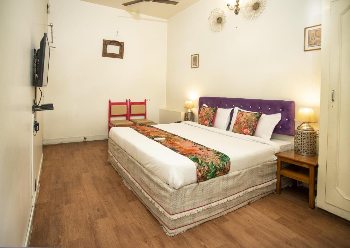 Hotel Pink Palace